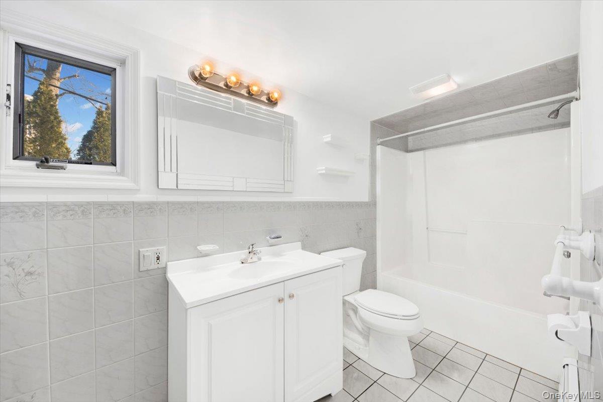 #13 photo, 3843 Perry Street, Jefferson Valley , NY 10535