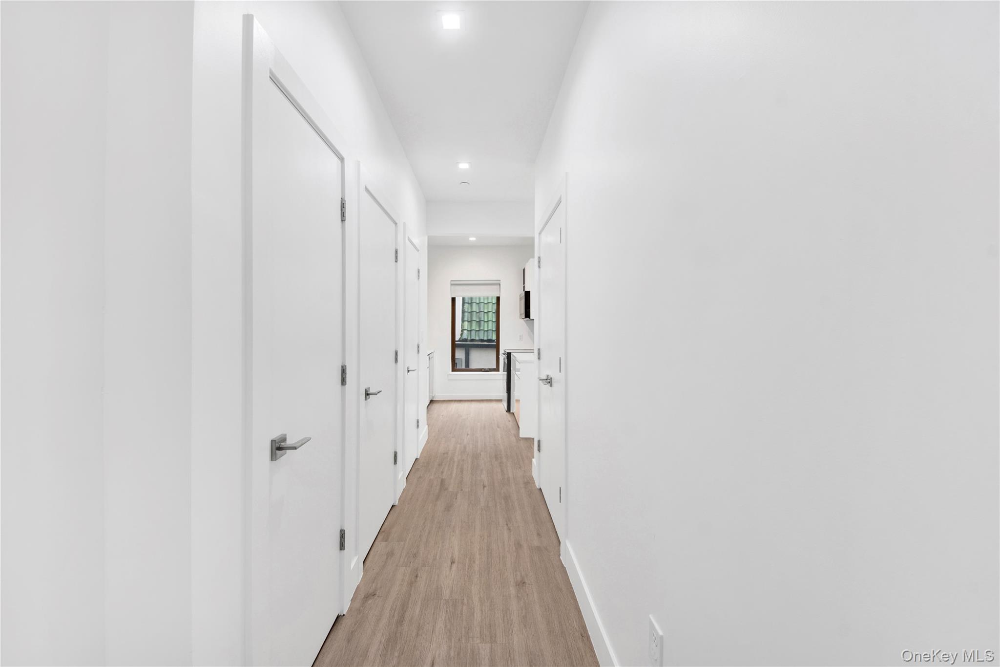 #11 photo, 645 NORTH MACQUESTEN PARKWAY, Fleetwood , NY 10552