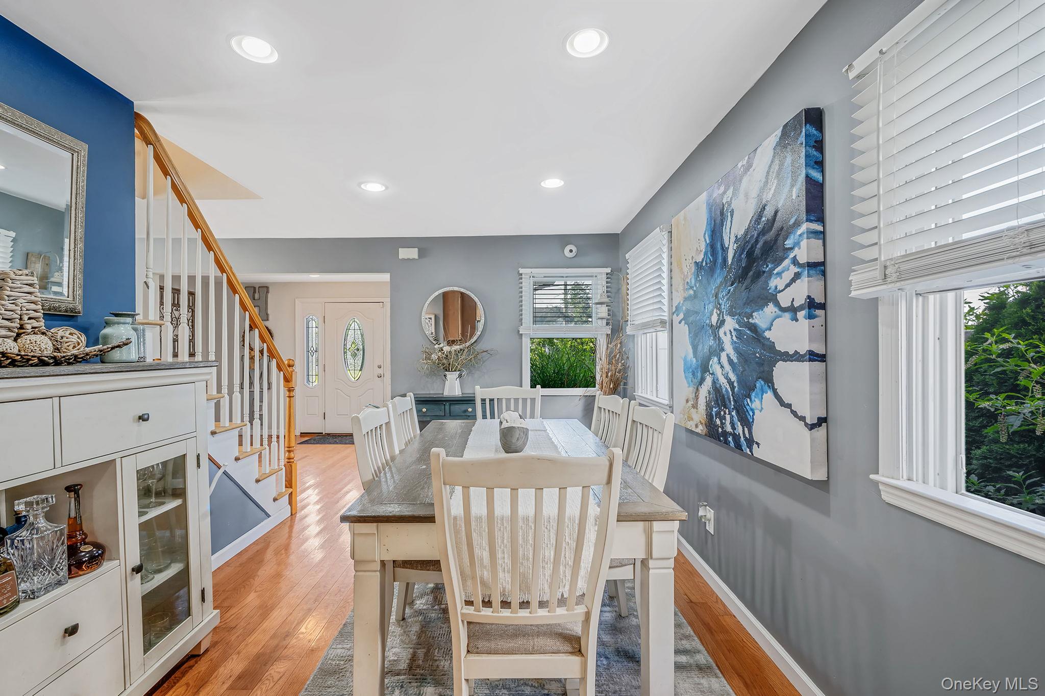 #10 photo, 29 North Plaza, Amity Harbor , NY 11701