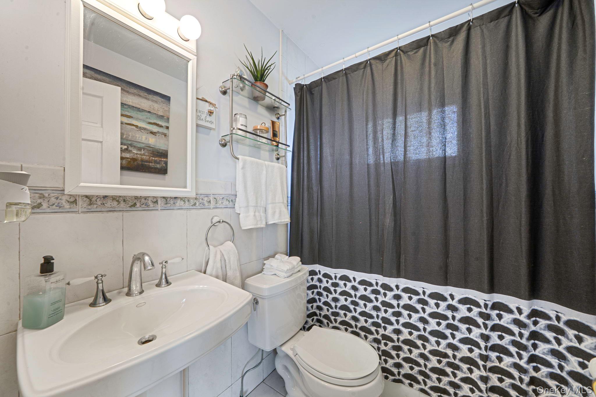 #19 photo, 29 North Plaza, Amity Harbor , NY 11701