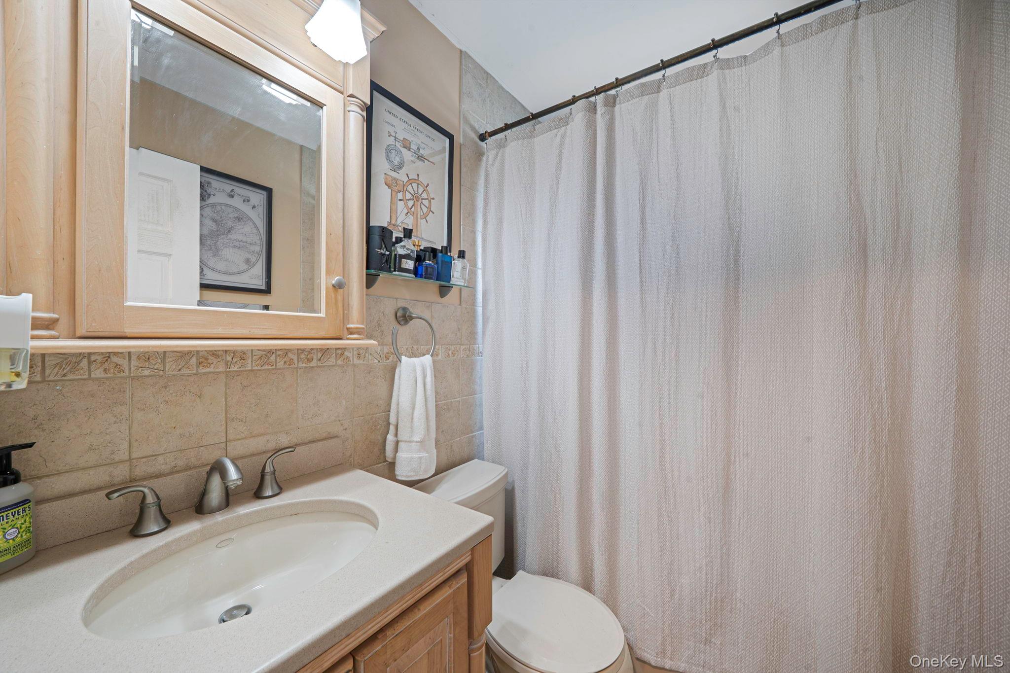 #20 photo, 29 North Plaza, Amity Harbor , NY 11701