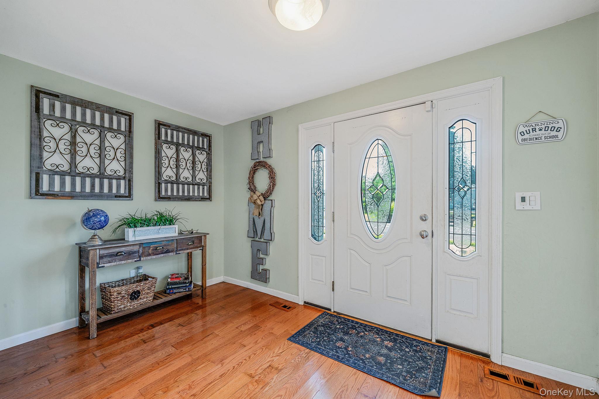 #3 photo, 29 North Plaza, Amity Harbor , NY 11701