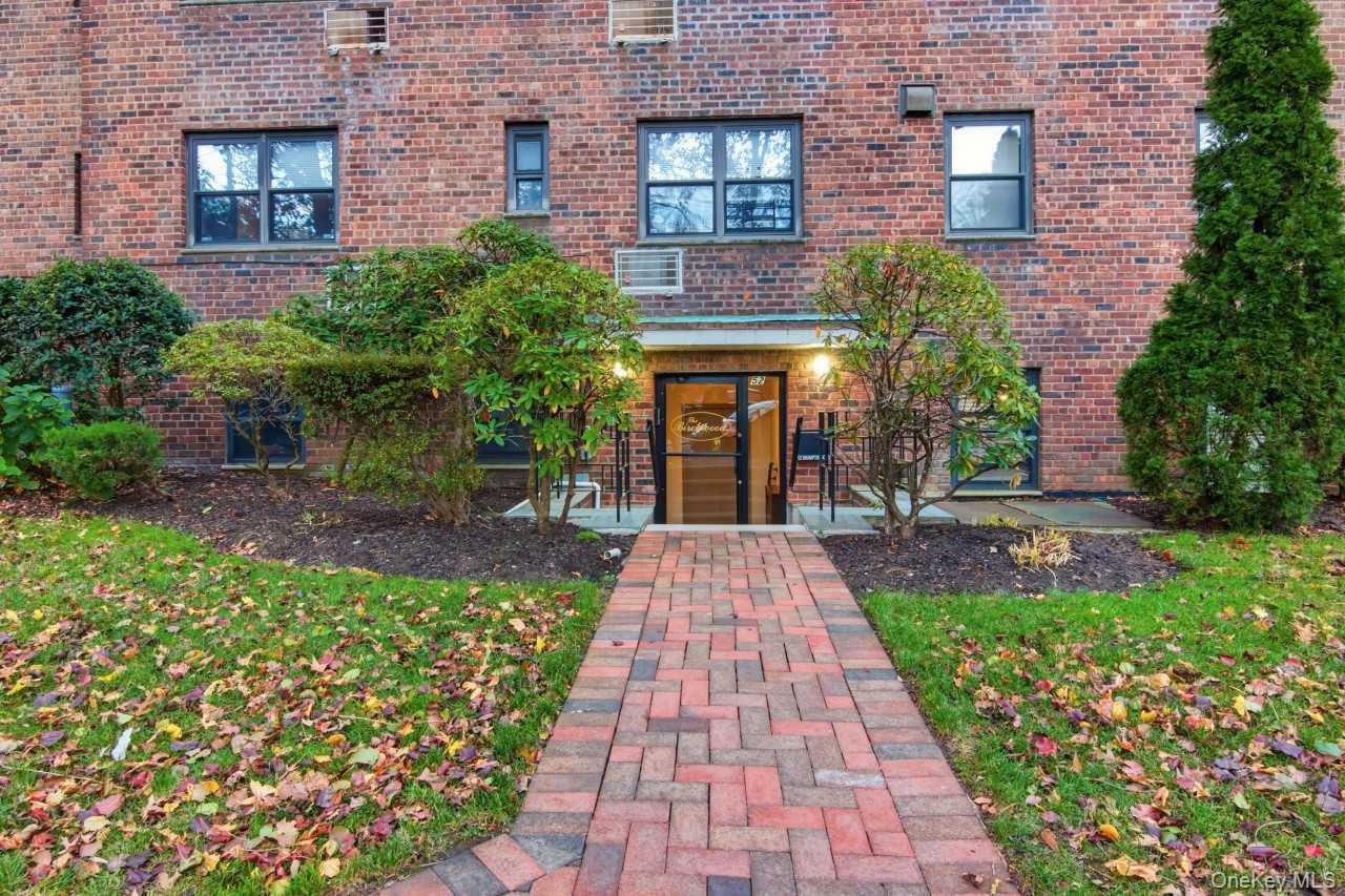 #1 photo, 52 Brompton Road, Great Neck , NY 11021