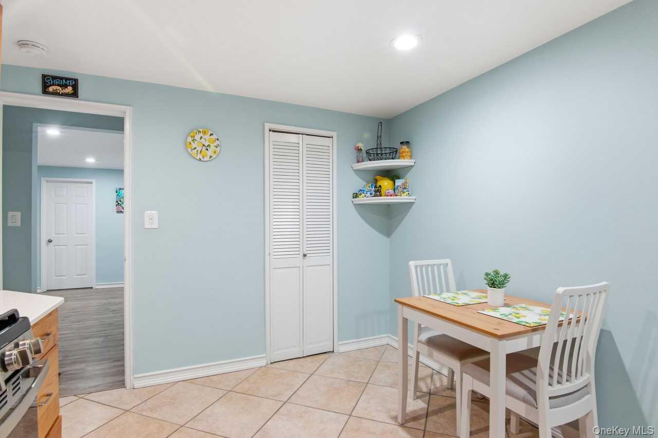 #11 photo, 52 Brompton Road, Great Neck , NY 11021