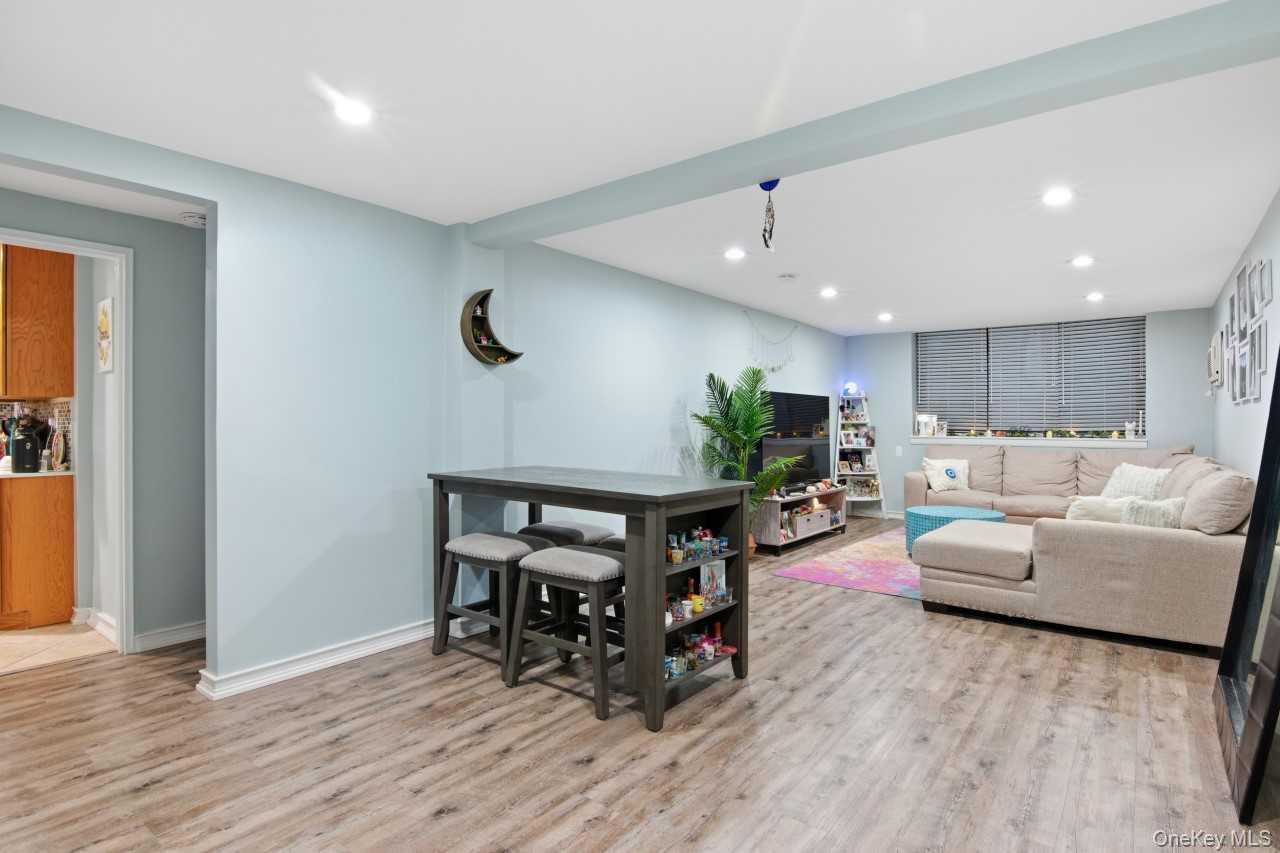 #3 photo, 52 Brompton Road, Great Neck , NY 11021