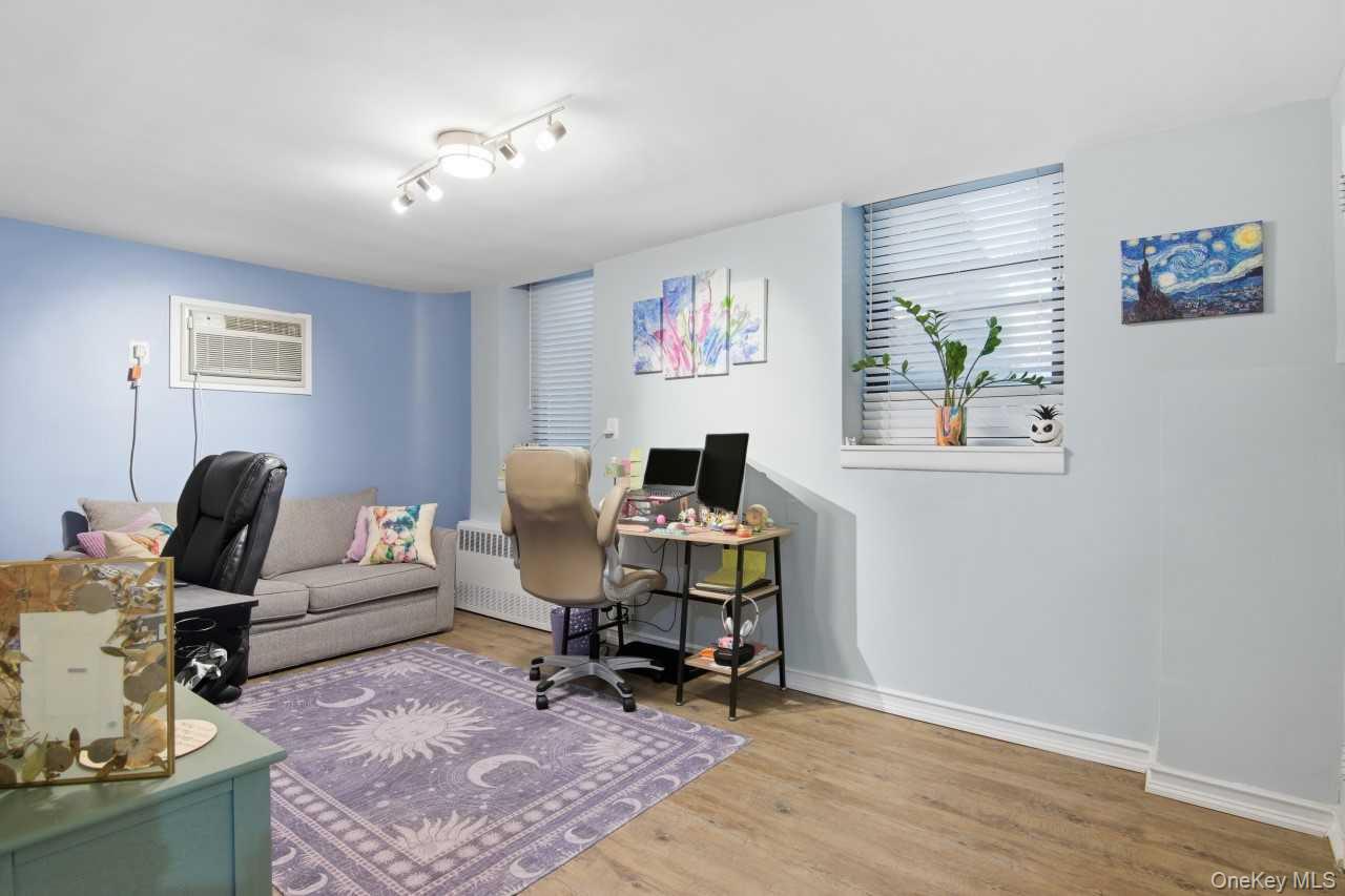 #5 photo, 52 Brompton Road, Great Neck , NY 11021