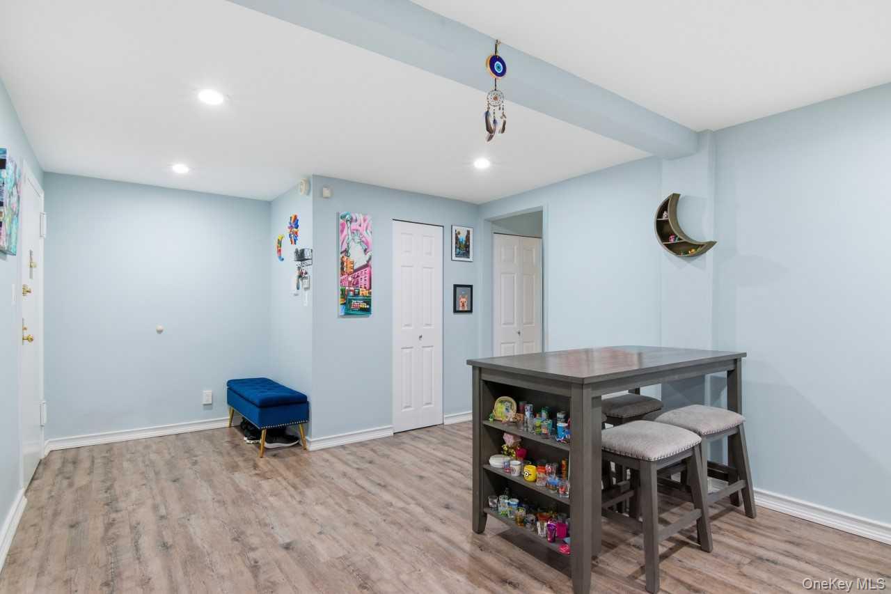 #7 photo, 52 Brompton Road, Great Neck , NY 11021