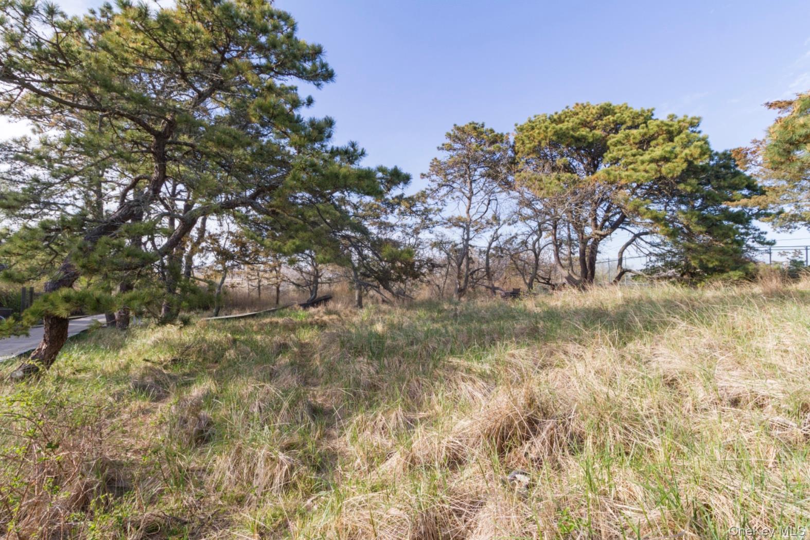 #1 photo, 91 Clipper Roadway, Corneille Estates , NY 11770