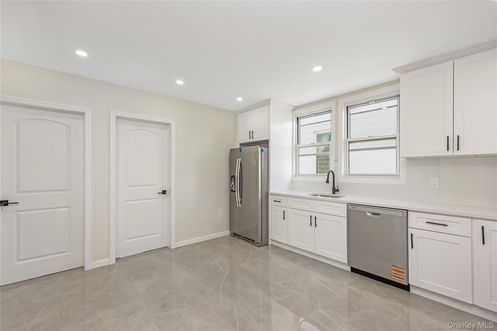 #10 photo, 13007 14th Avenue, कॉलेज पॉइंट College Point , NY 11356