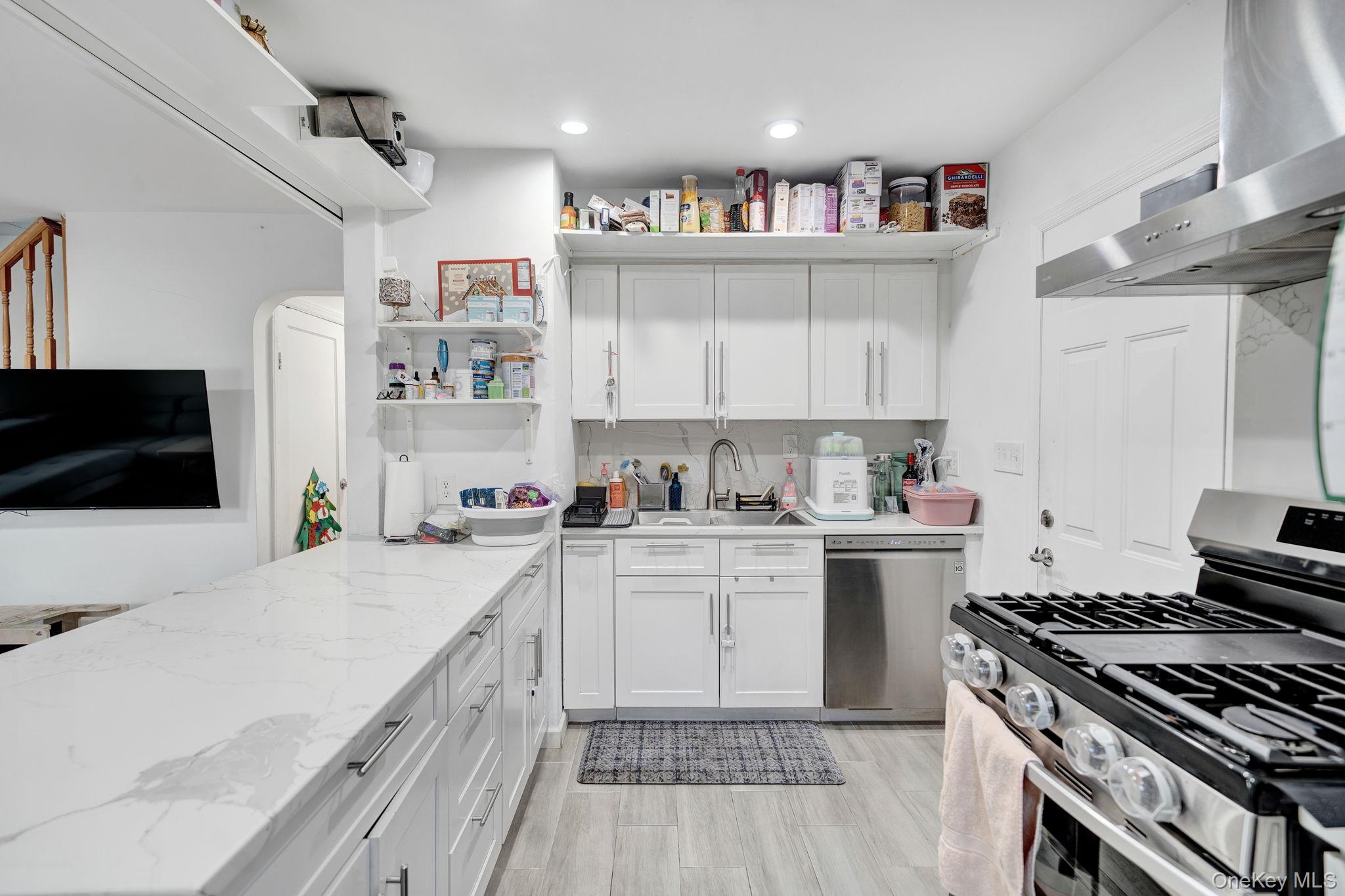 #12 photo, 37 9th Street, Hicksville , NY 11801