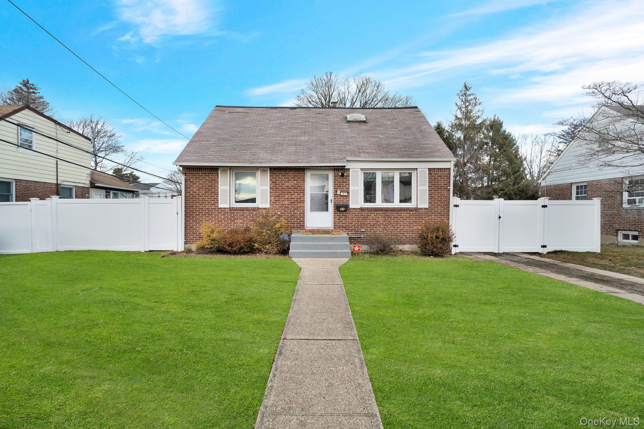 #2 photo, 37 9th Street, Hicksville , NY 11801