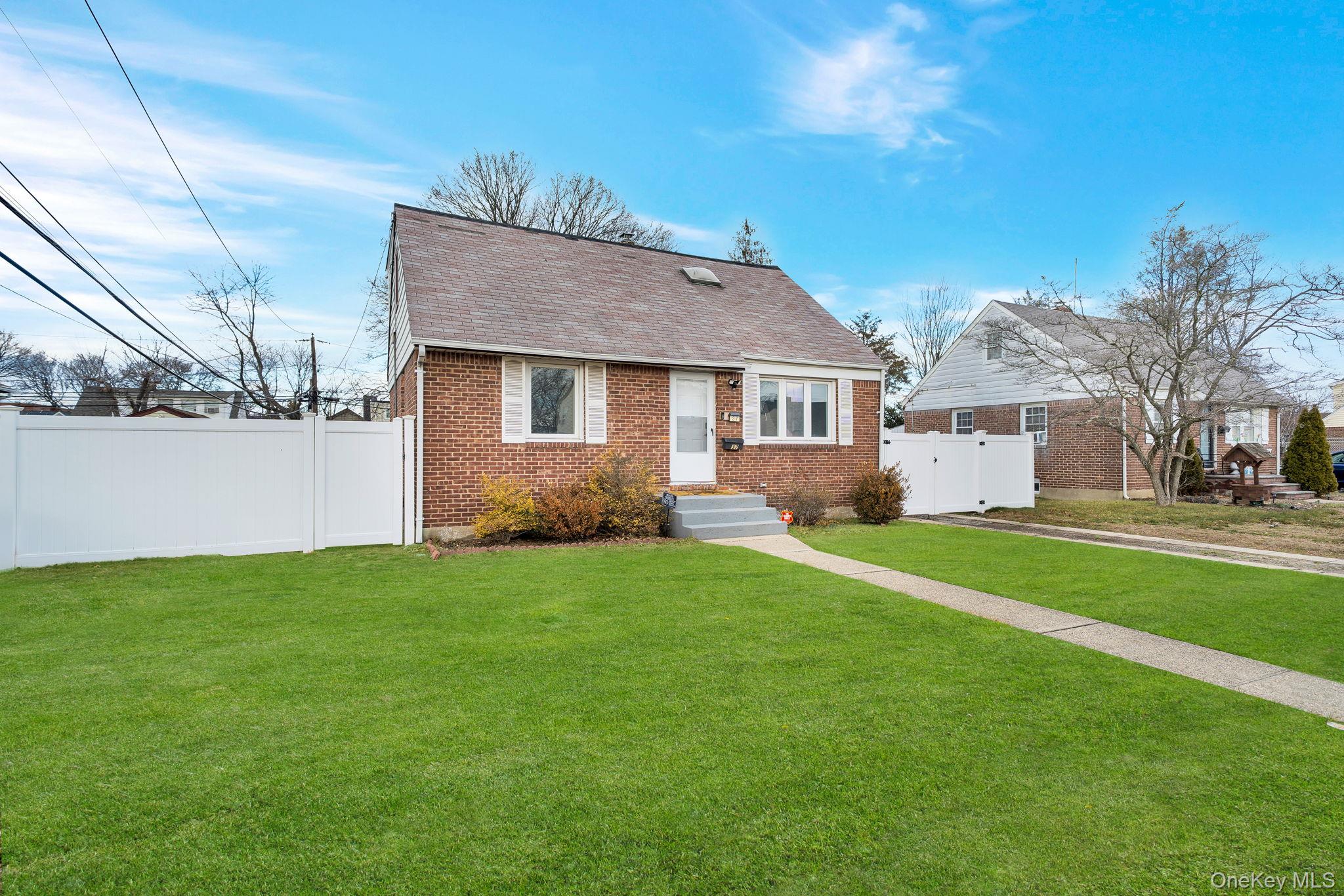 #3 photo, 37 9th Street, Hicksville , NY 11801