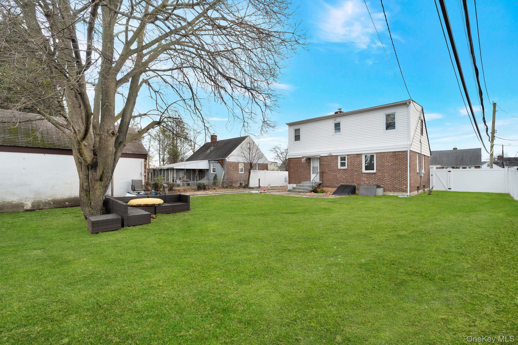 #5 photo, 37 9th Street, Hicksville , NY 11801