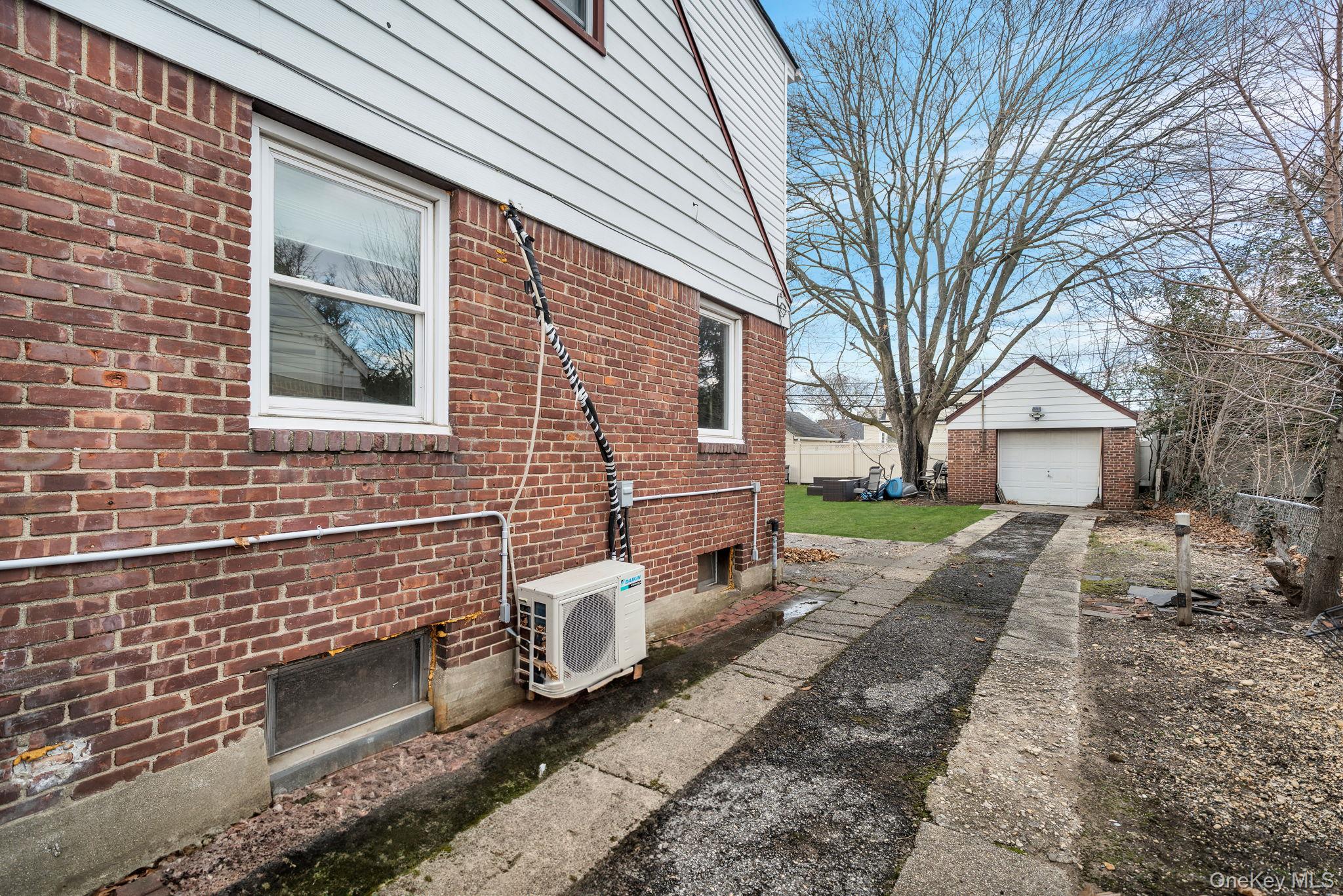 #6 photo, 37 9th Street, Hicksville , NY 11801