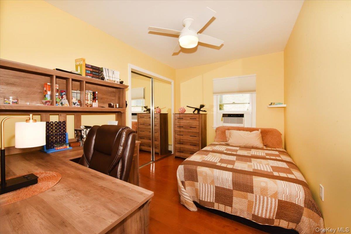 #18 photo, 57 Jackson Place, Massapequa , NY 11758