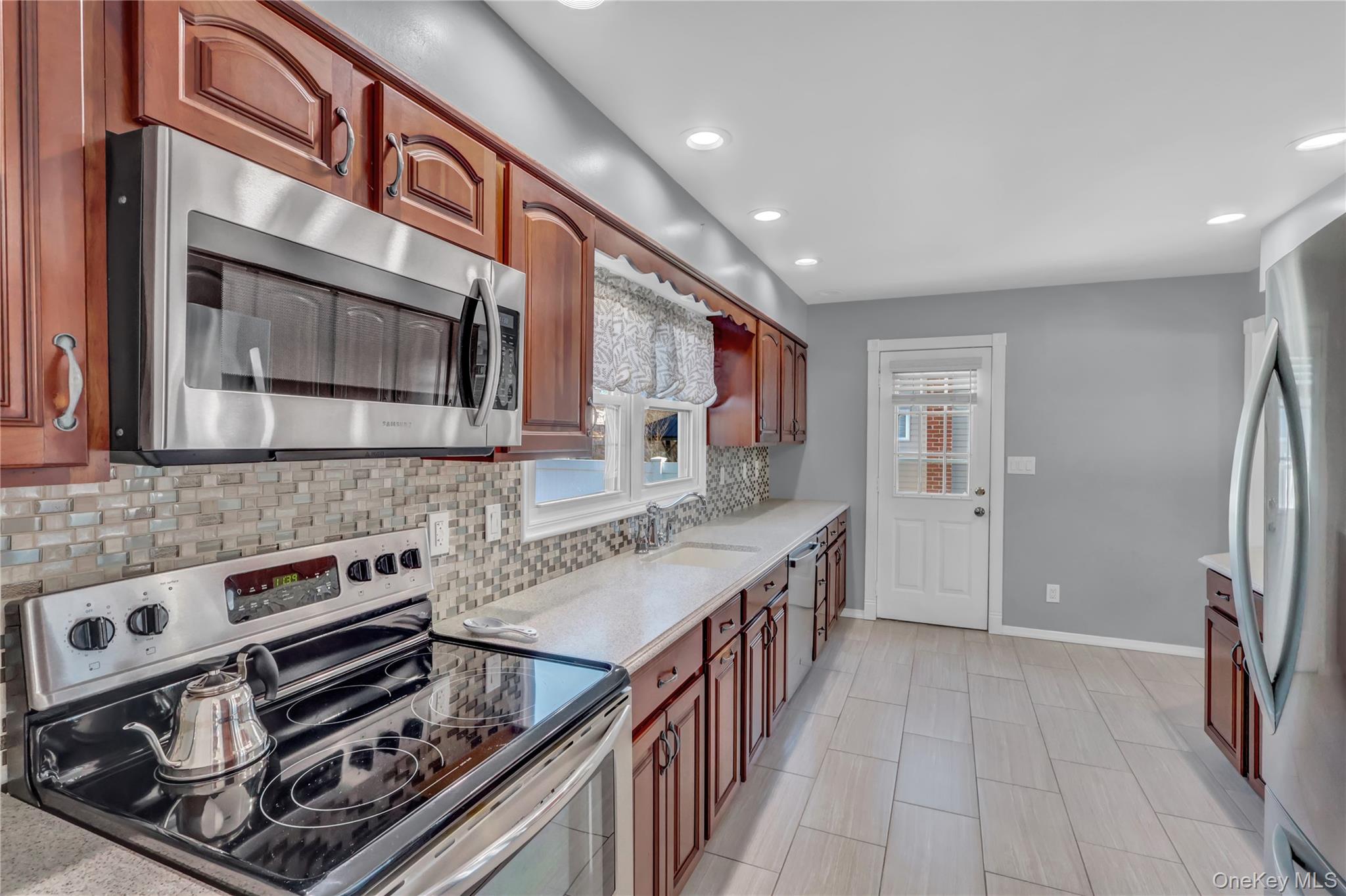 #11 photo, 233 Sears Road, West Islip , NY 11795