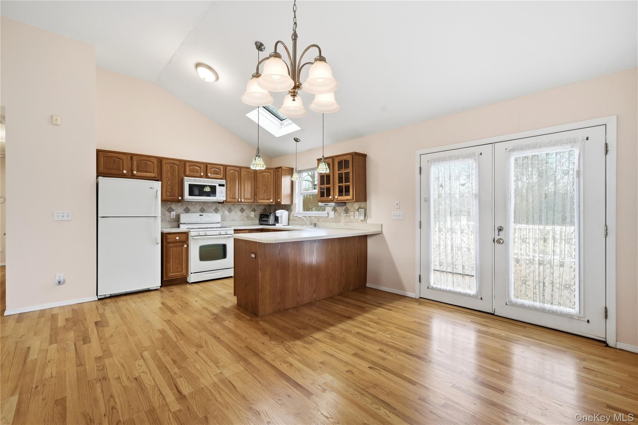 #3 photo, 28 2nd Avenue, سوفولك Central Islip , NY 11722