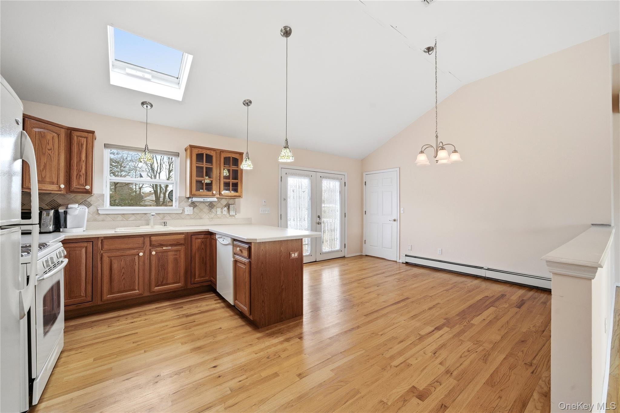 #4 photo, 28 2nd Avenue, سوفولك Central Islip , NY 11722