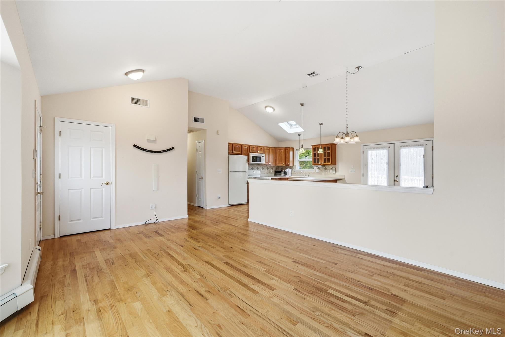 #6 photo, 28 2nd Avenue, سوفولك Central Islip , NY 11722