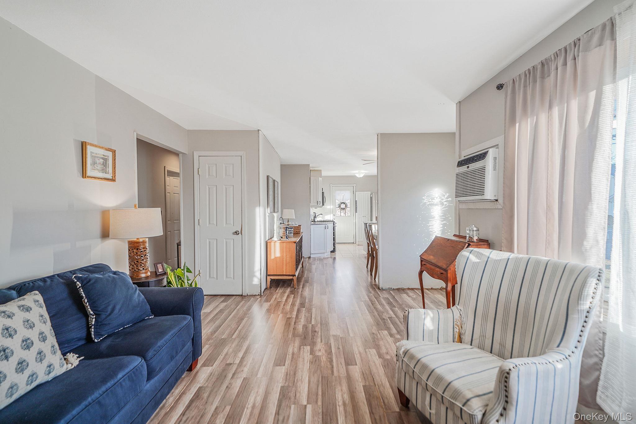 #10 photo, 13 Hewes Street, Саффолк ‖ Brentwood , NY 11717