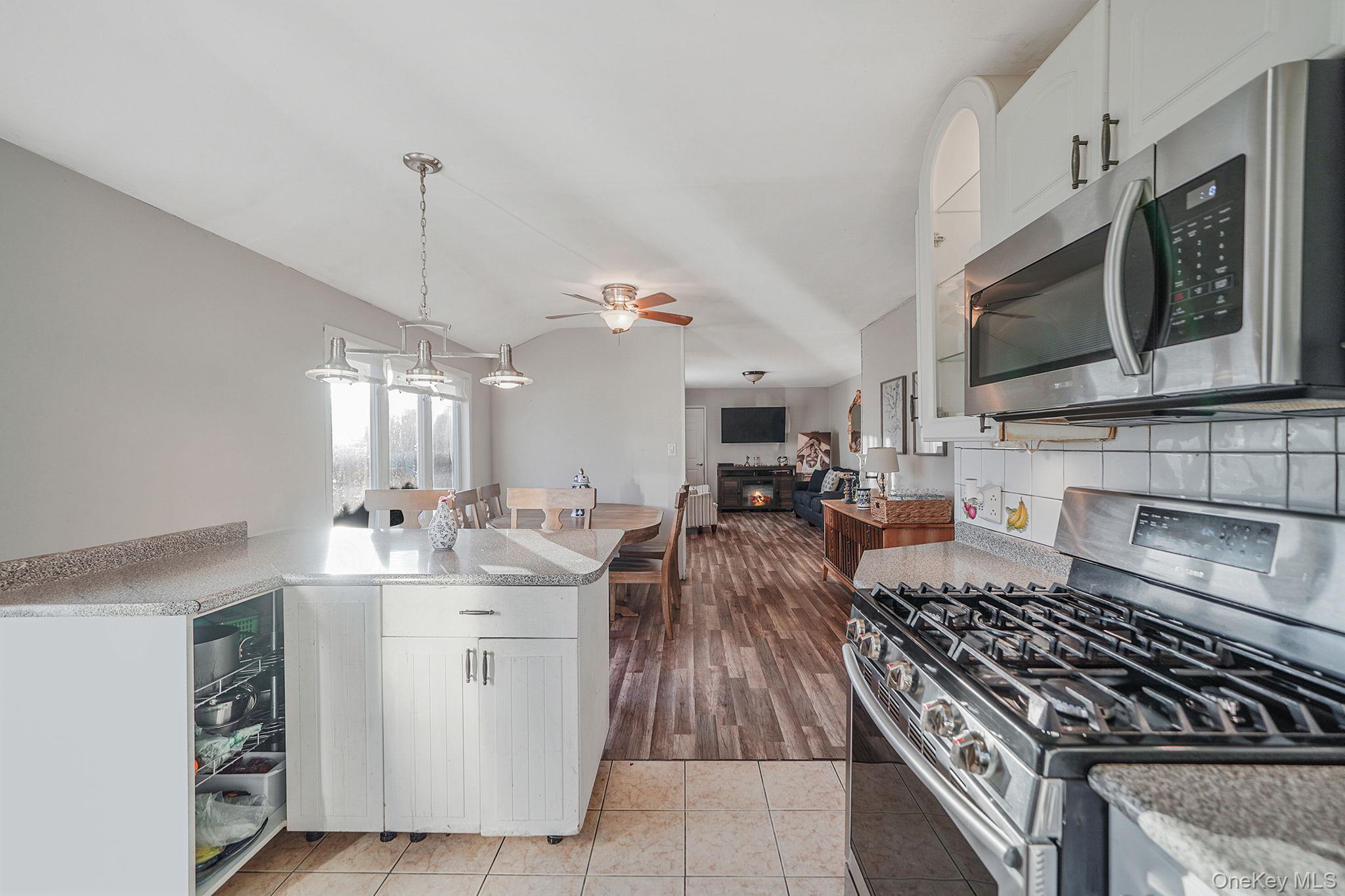 #14 photo, 13 Hewes Street, Саффолк ‖ Brentwood , NY 11717