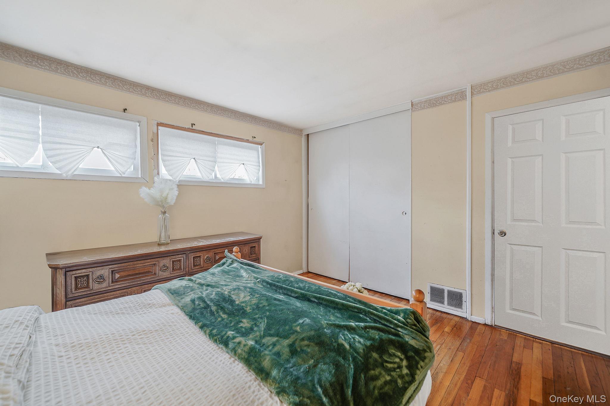 #17 photo, 13 Hewes Street, Саффолк ‖ Brentwood , NY 11717