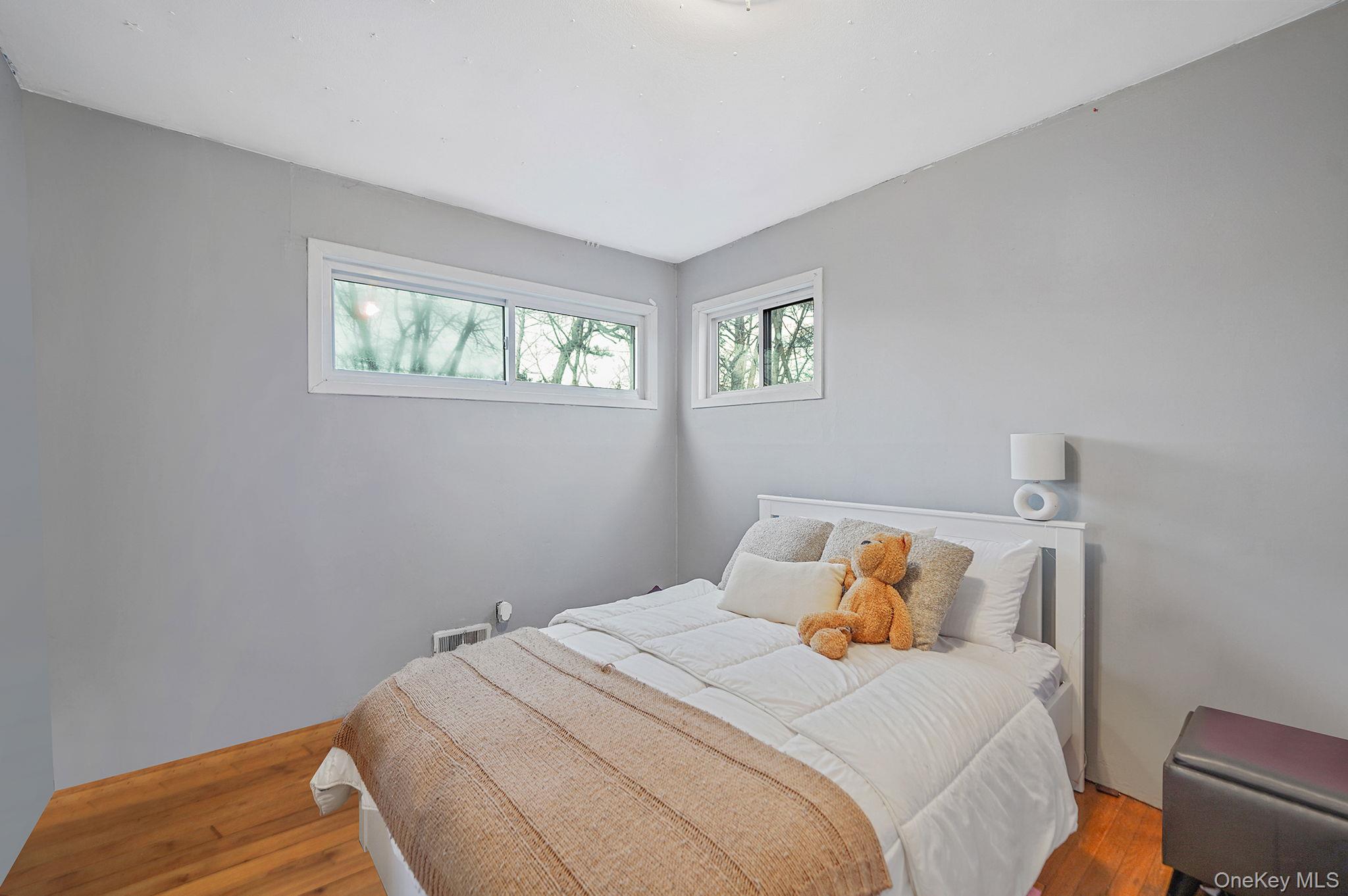 #20 photo, 13 Hewes Street, Саффолк ‖ Brentwood , NY 11717