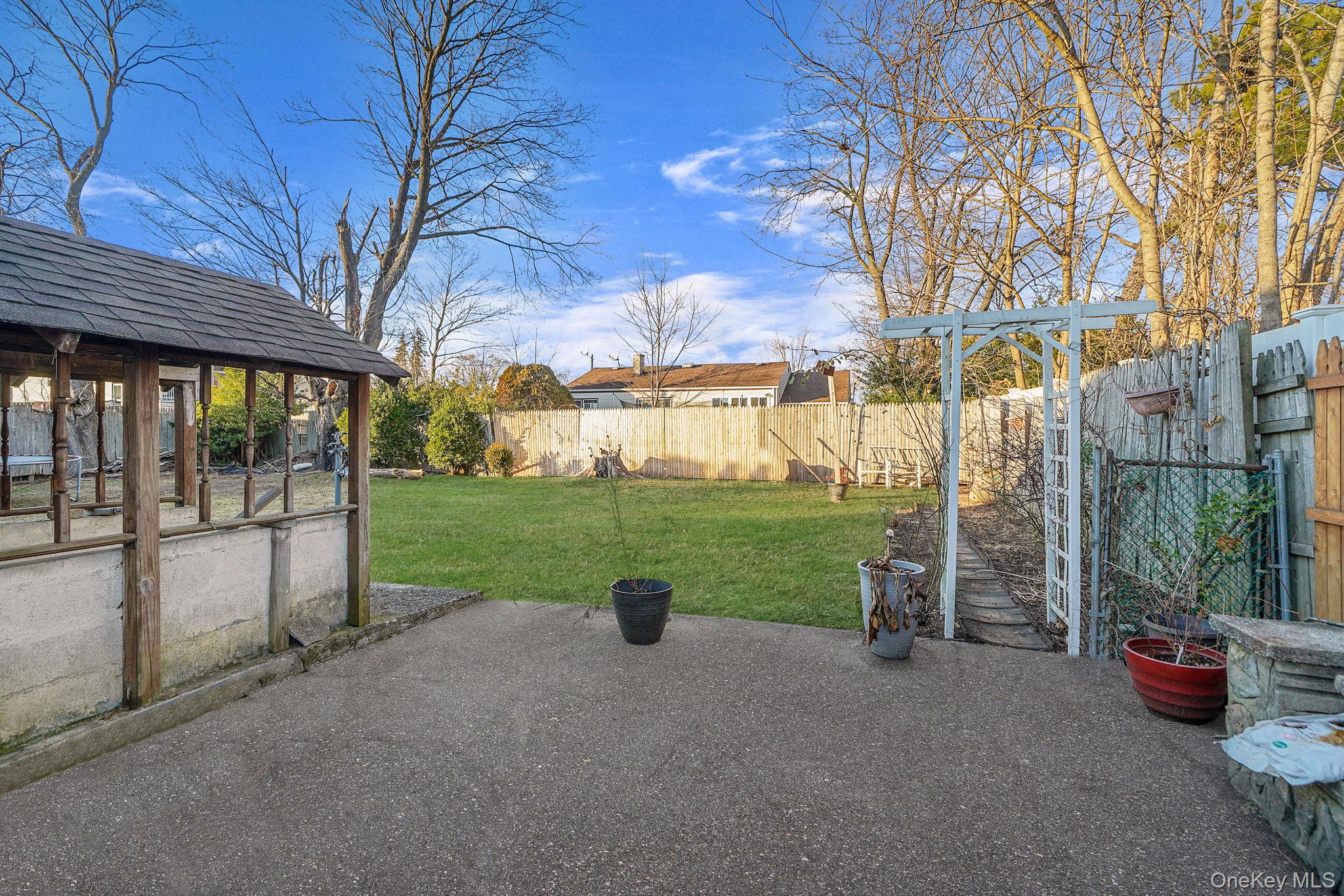 #4 photo, 13 Hewes Street, Саффолк ‖ Brentwood , NY 11717