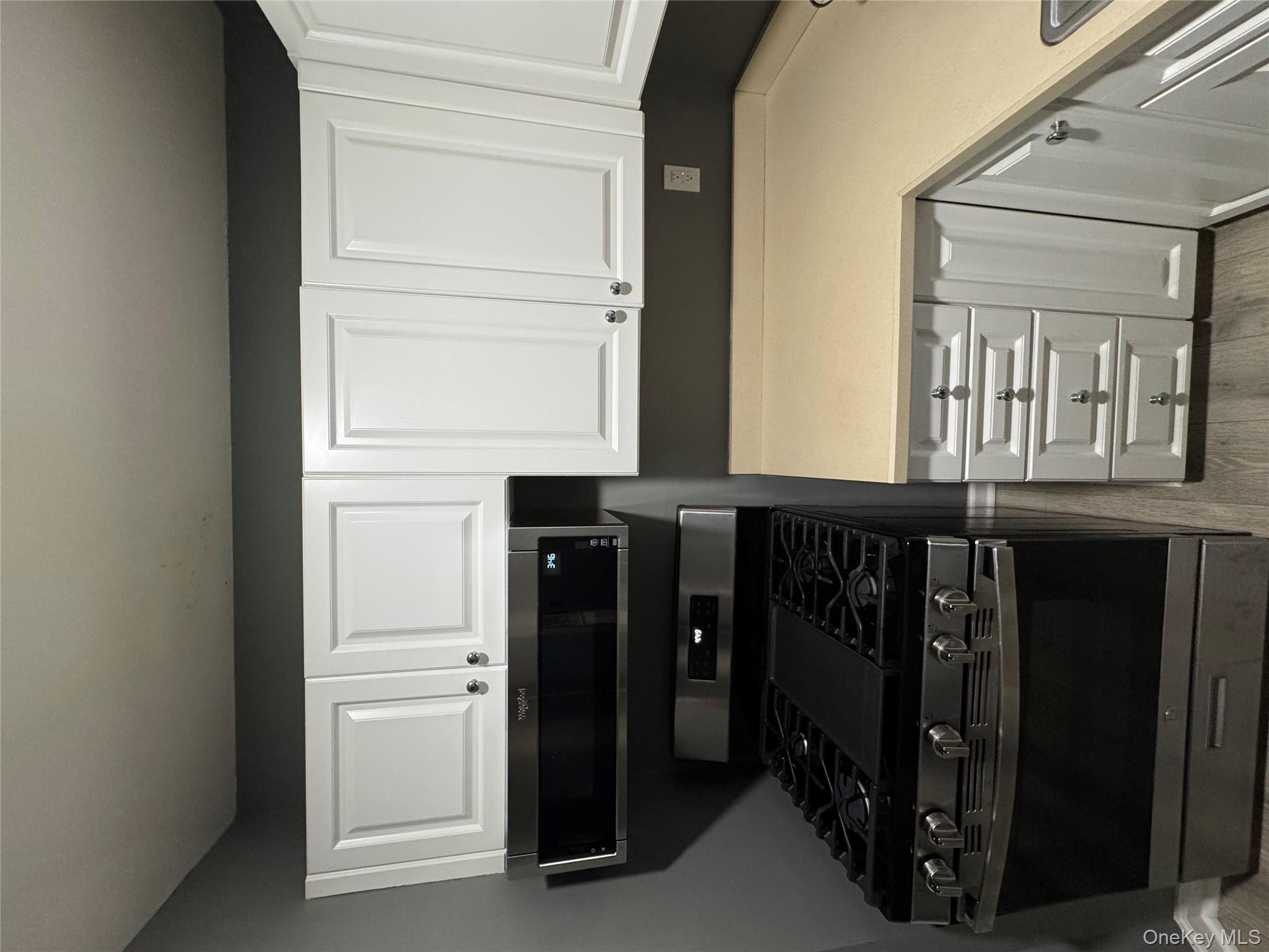 #9 photo, 100 Hawthorne Avenue, سوفولك Central Islip , NY 11722