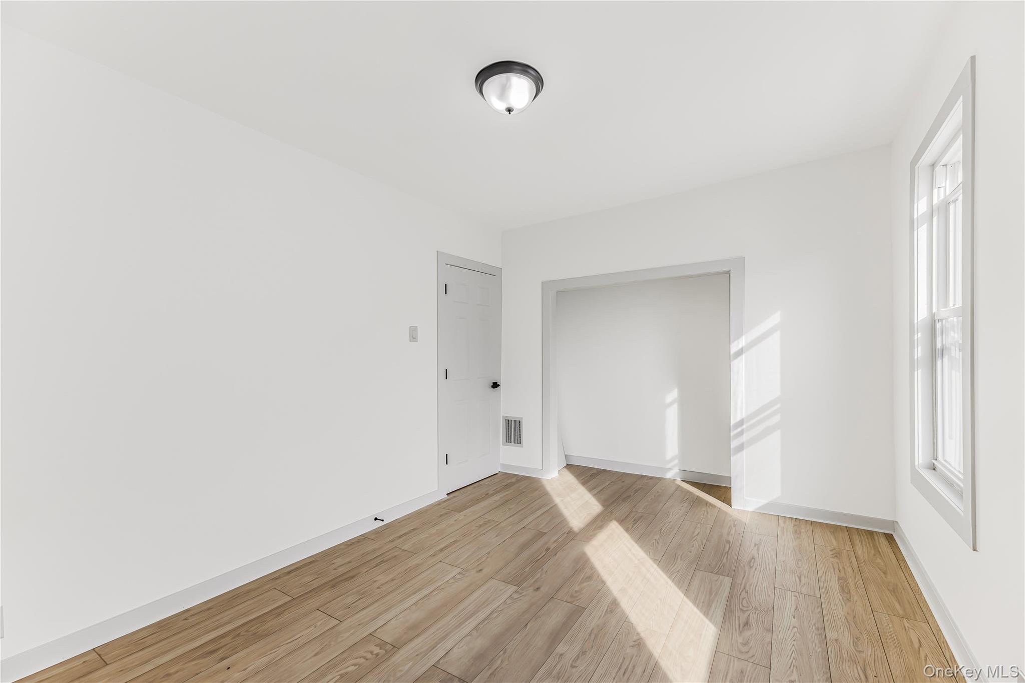 #11 photo, 184 Hillside Avenue, 뉴욕주 Mount Vernon , NY 10553