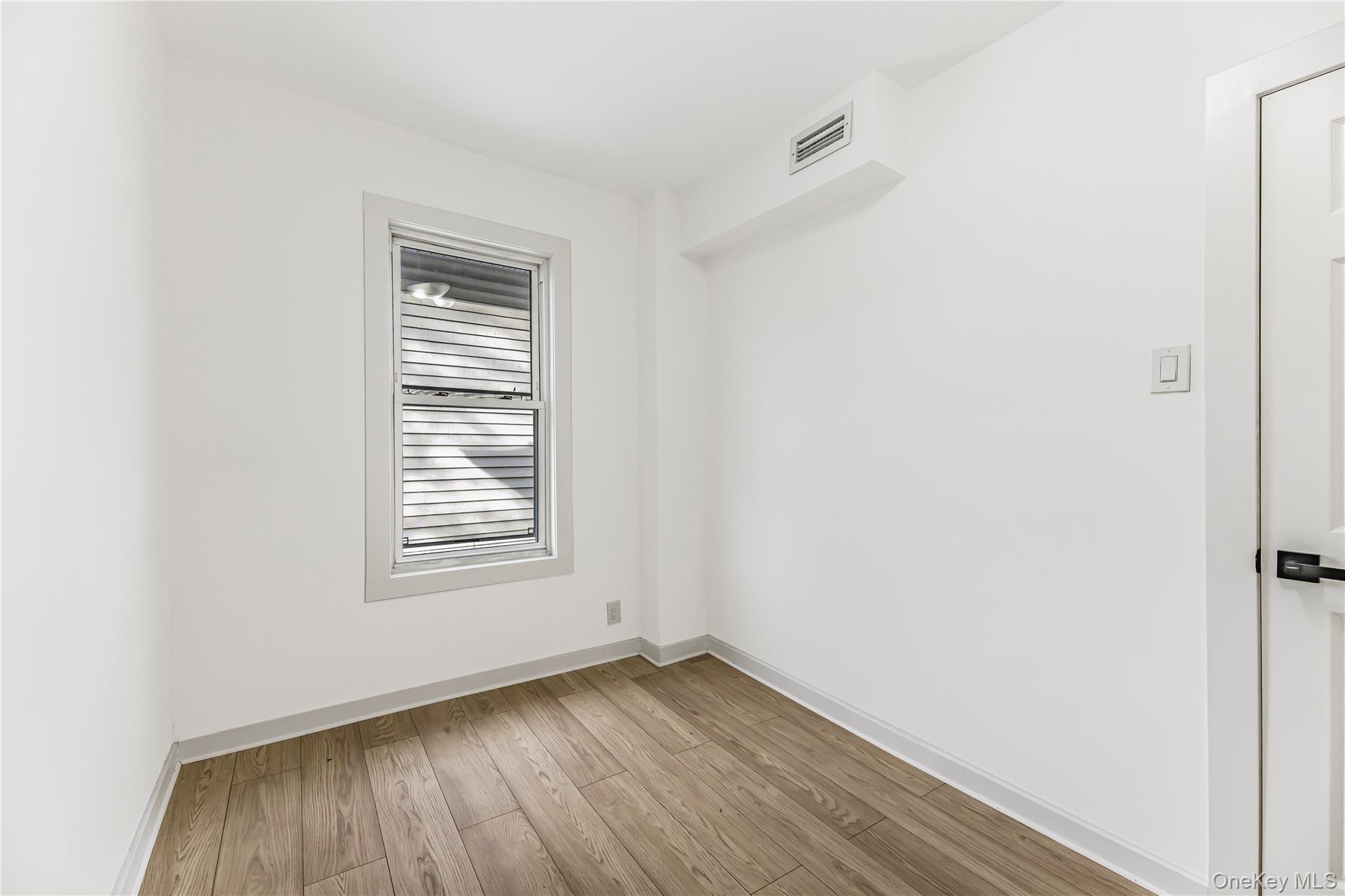 #13 photo, 184 Hillside Avenue, 뉴욕주 Mount Vernon , NY 10553