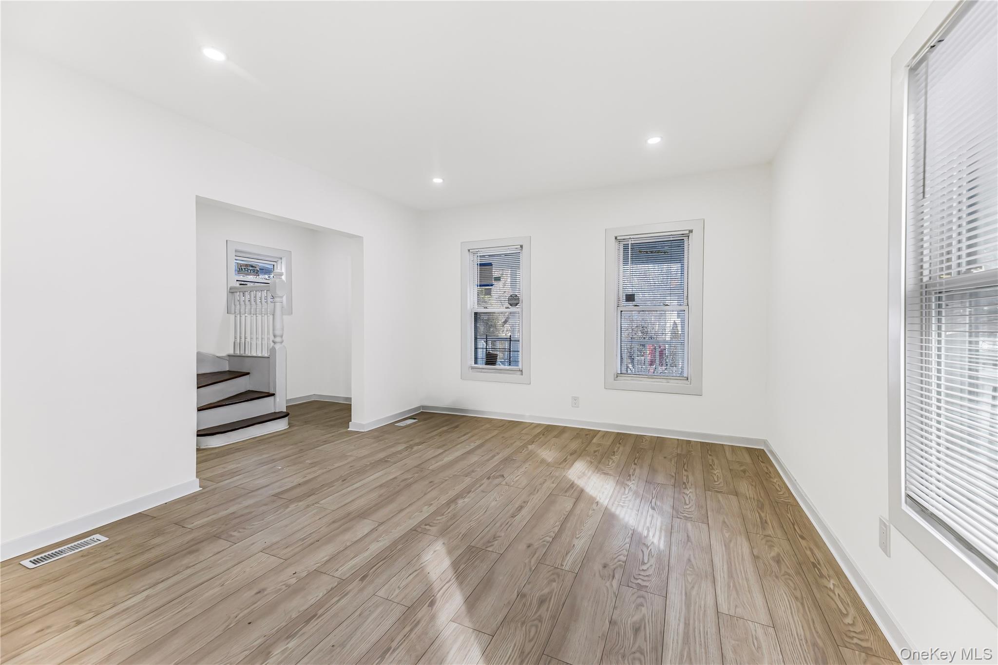 #4 photo, 184 Hillside Avenue, 뉴욕주 Mount Vernon , NY 10553