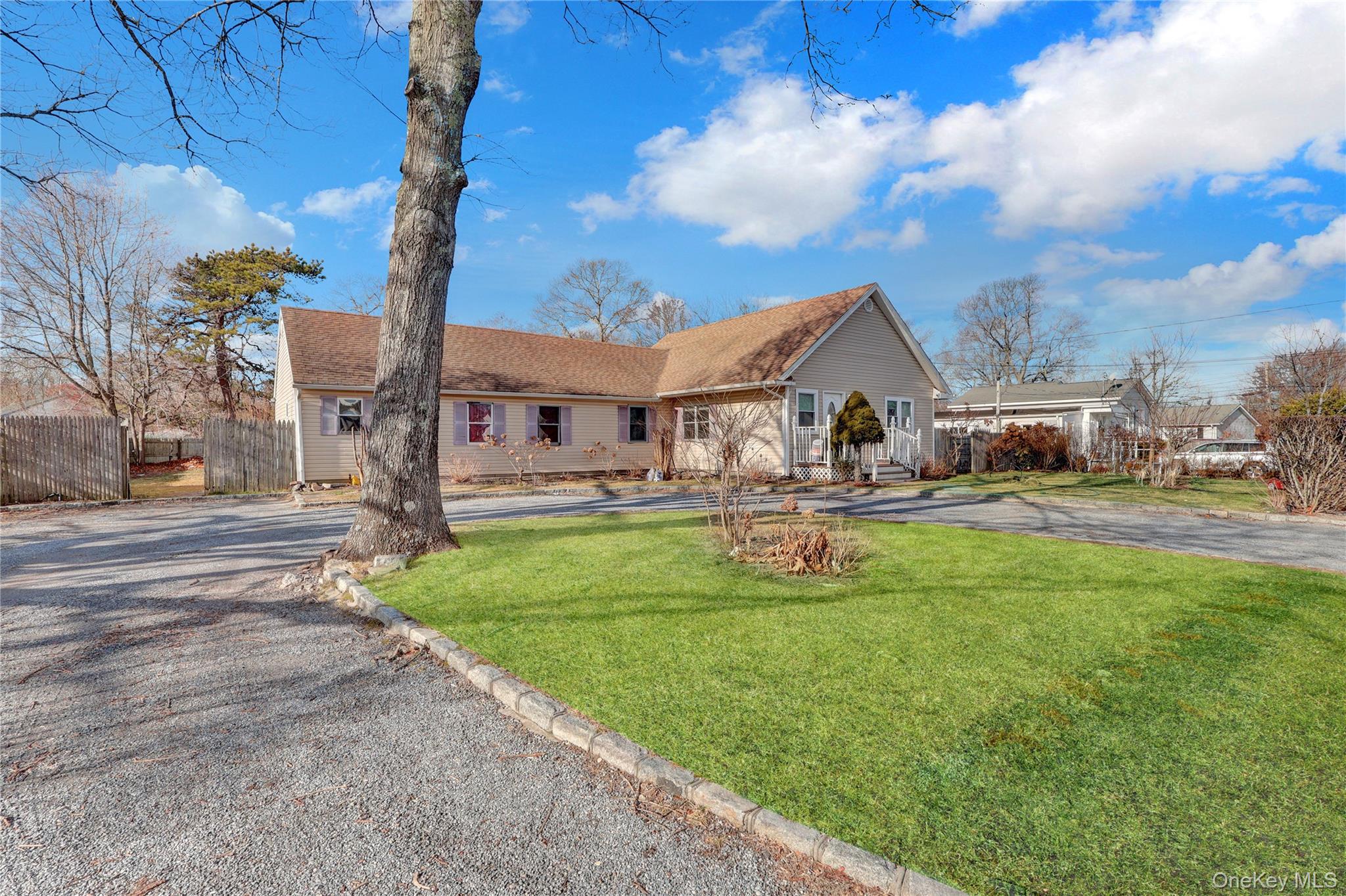 #1 photo, 87 Vail Avenue, Southampton , NY 11901