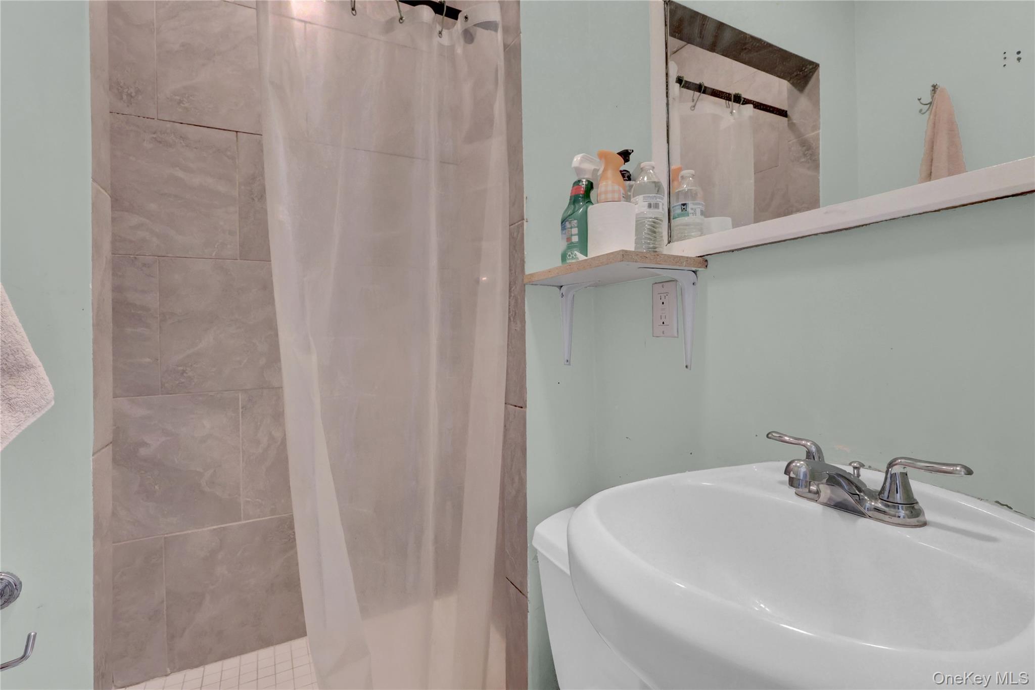 #18 photo, 87 Vail Avenue, Southampton , NY 11901