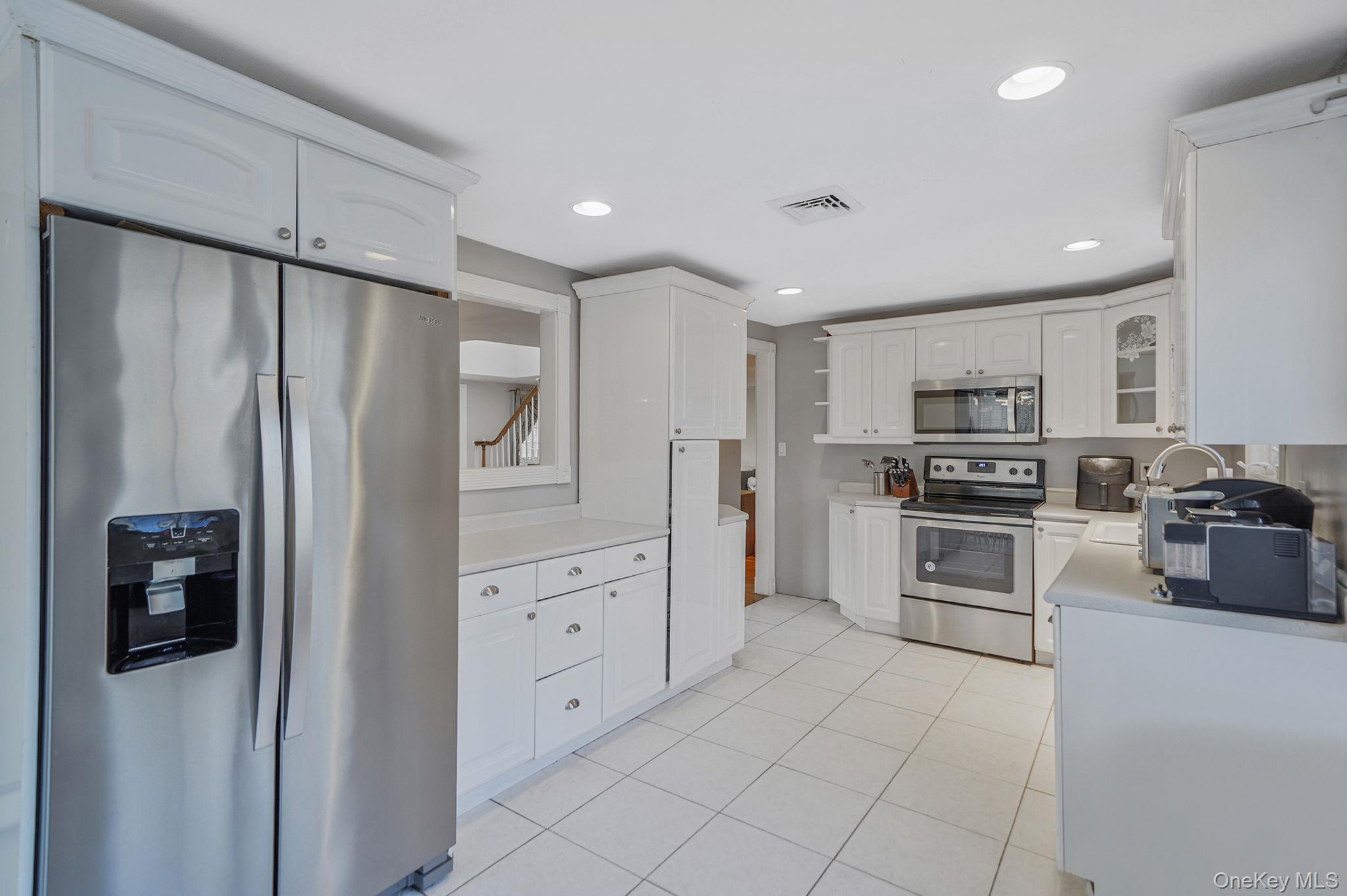 #12 photo, 39 13th Avenue, Ronkonkoma , NY 11779