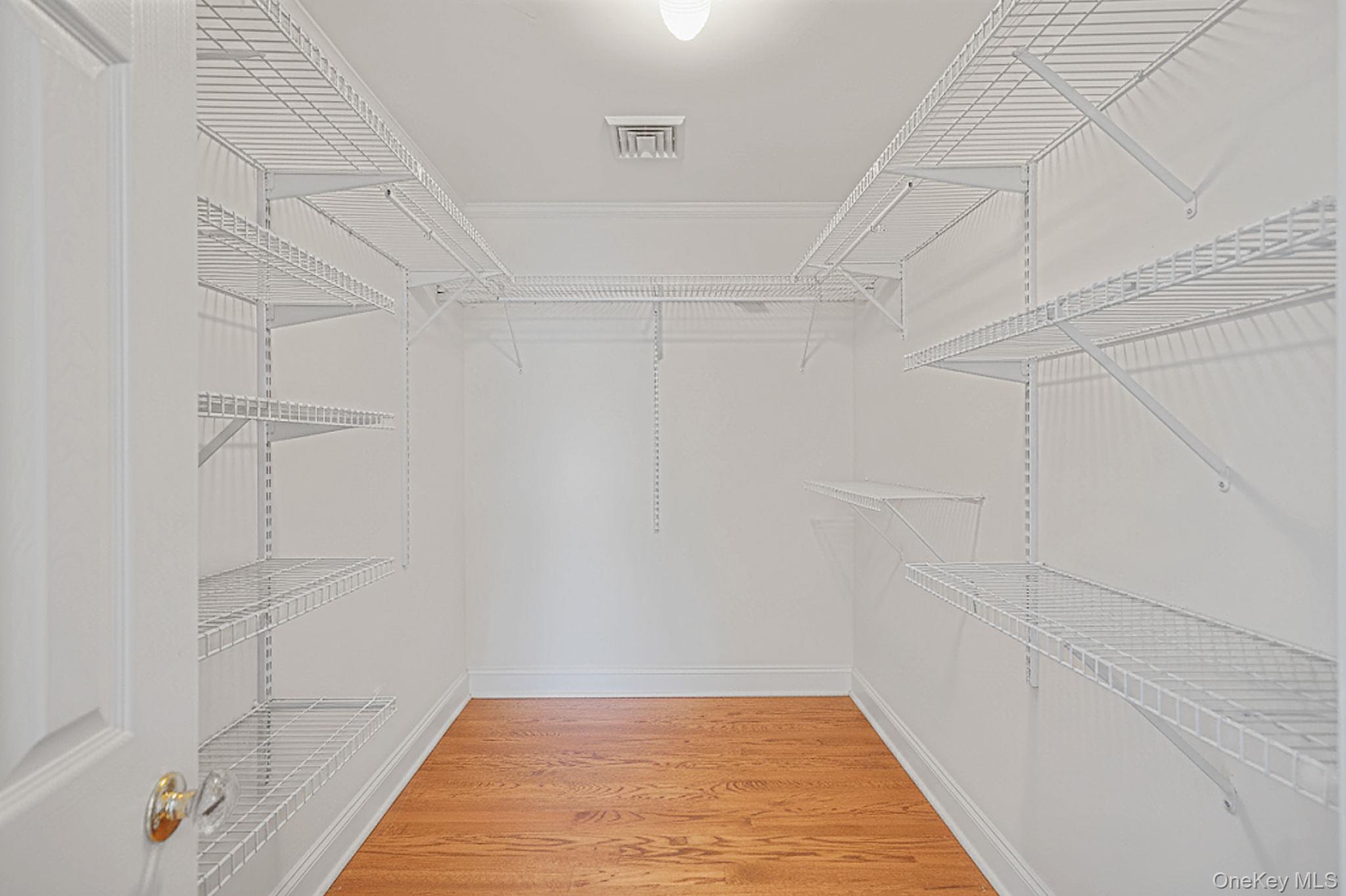 #17 photo, 39 13th Avenue, Ronkonkoma , NY 11779