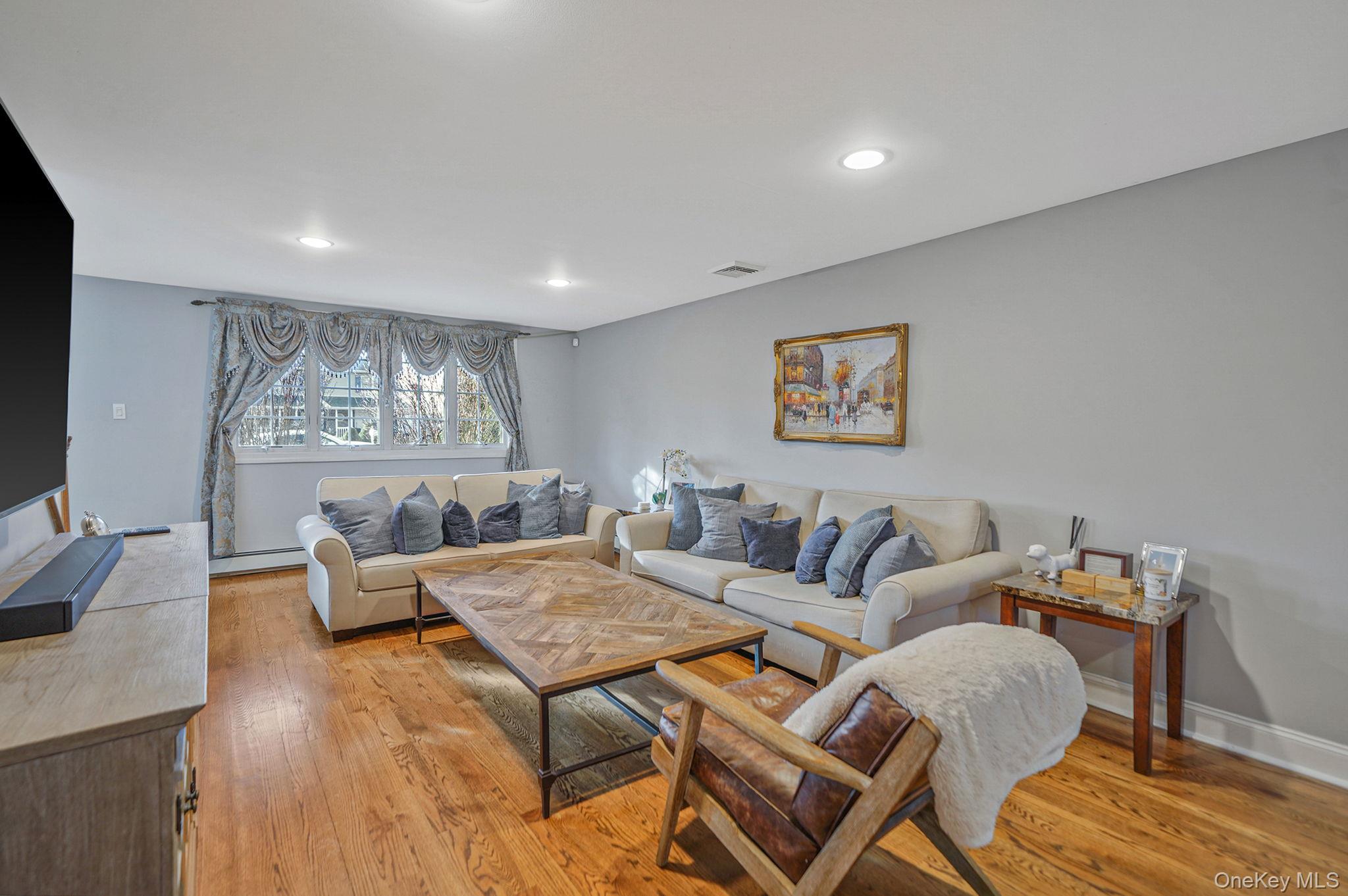 #5 photo, 39 13th Avenue, Ronkonkoma , NY 11779