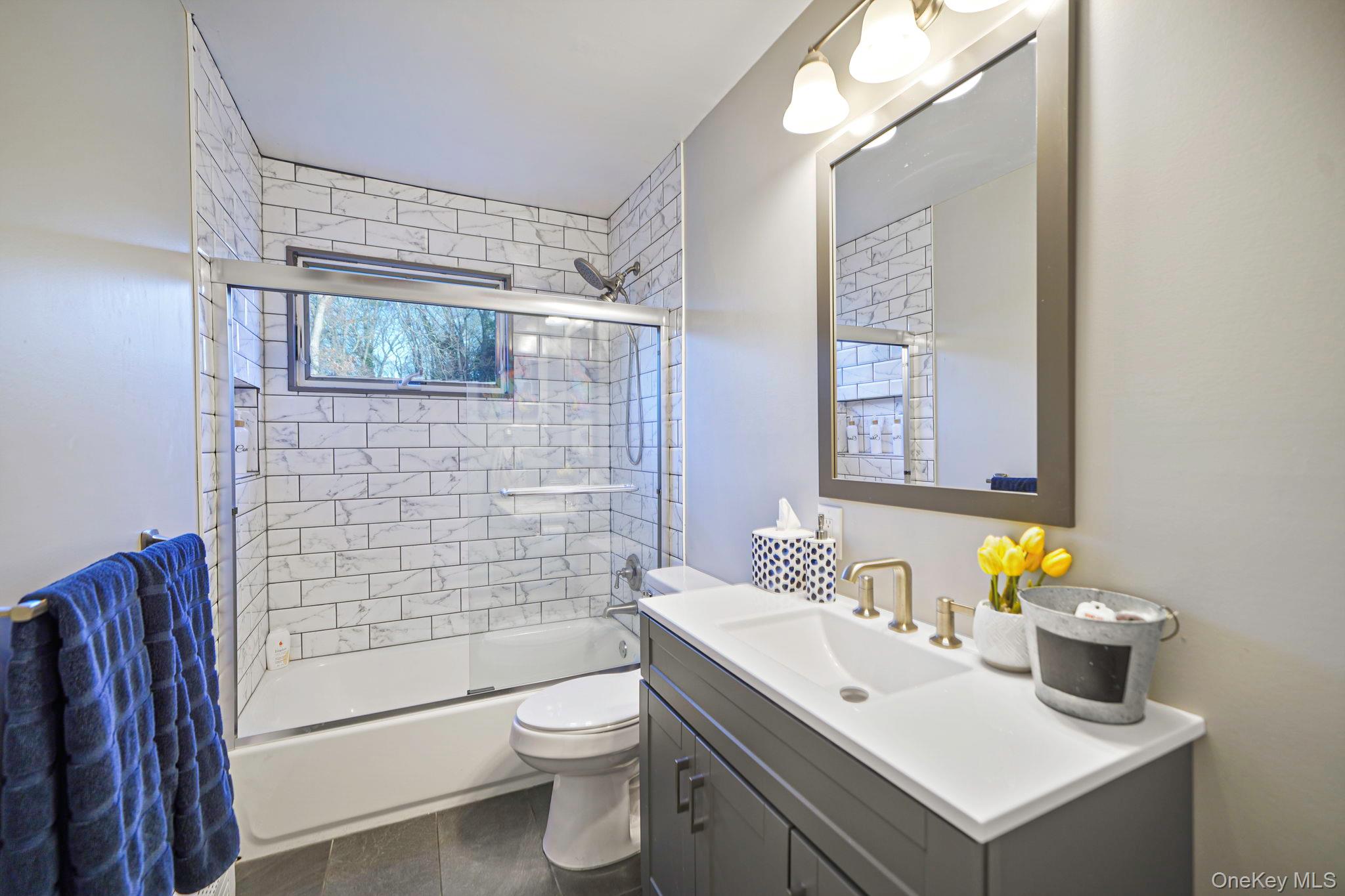 #8 photo, 39 13th Avenue, Ronkonkoma , NY 11779