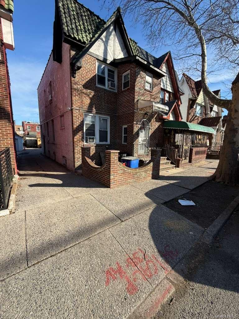 #1 photo, 10737 Van Wyck Expressway, קווינס Jamaica , NY 11435