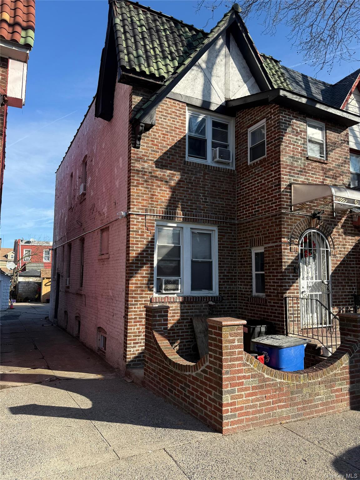 #2 photo, 10737 Van Wyck Expressway, קווינס Jamaica , NY 11435