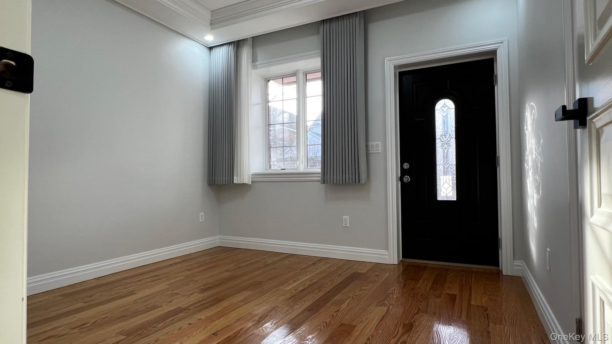 #7 photo, 3520 215th Place, קווינס Bayside , NY 11361