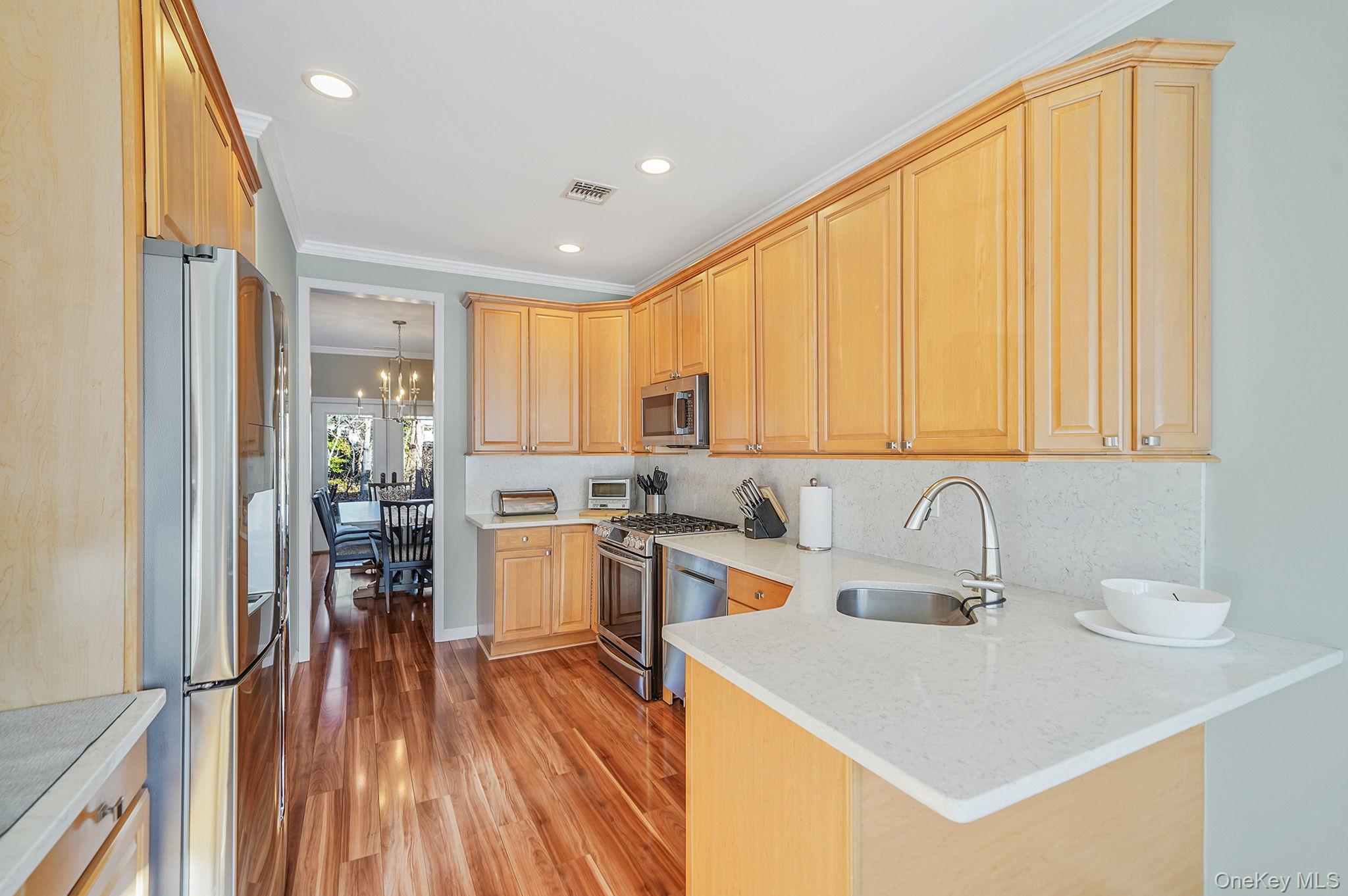 #5 photo, 115 Willow Wood Drive, Oakdale , NY 11769