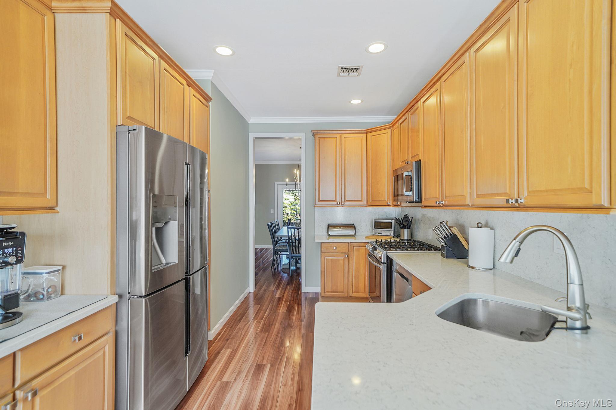 #6 photo, 115 Willow Wood Drive, Oakdale , NY 11769