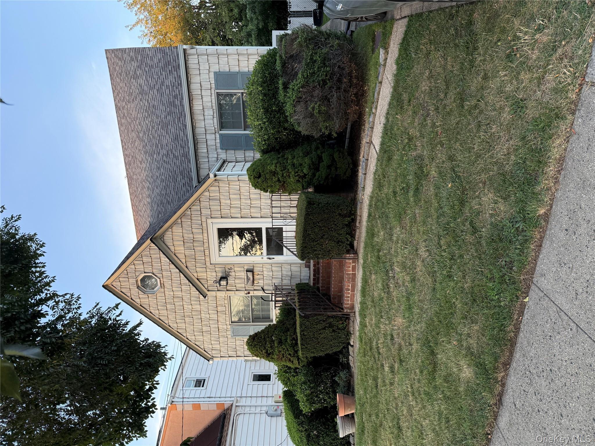 #1 photo, 956 Cherry Lane, ناسو Floral Park , NY 11001