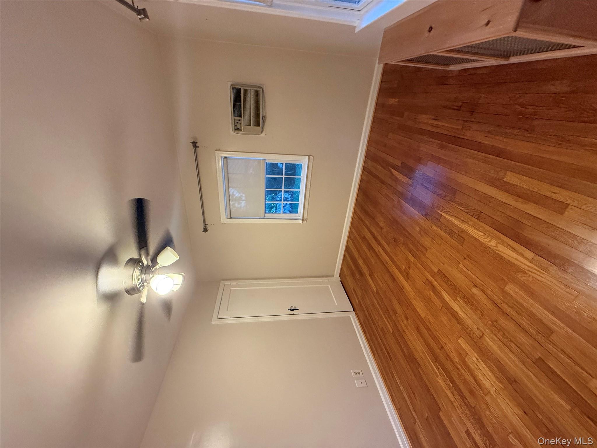 #11 photo, 956 Cherry Lane, ناسو Floral Park , NY 11001