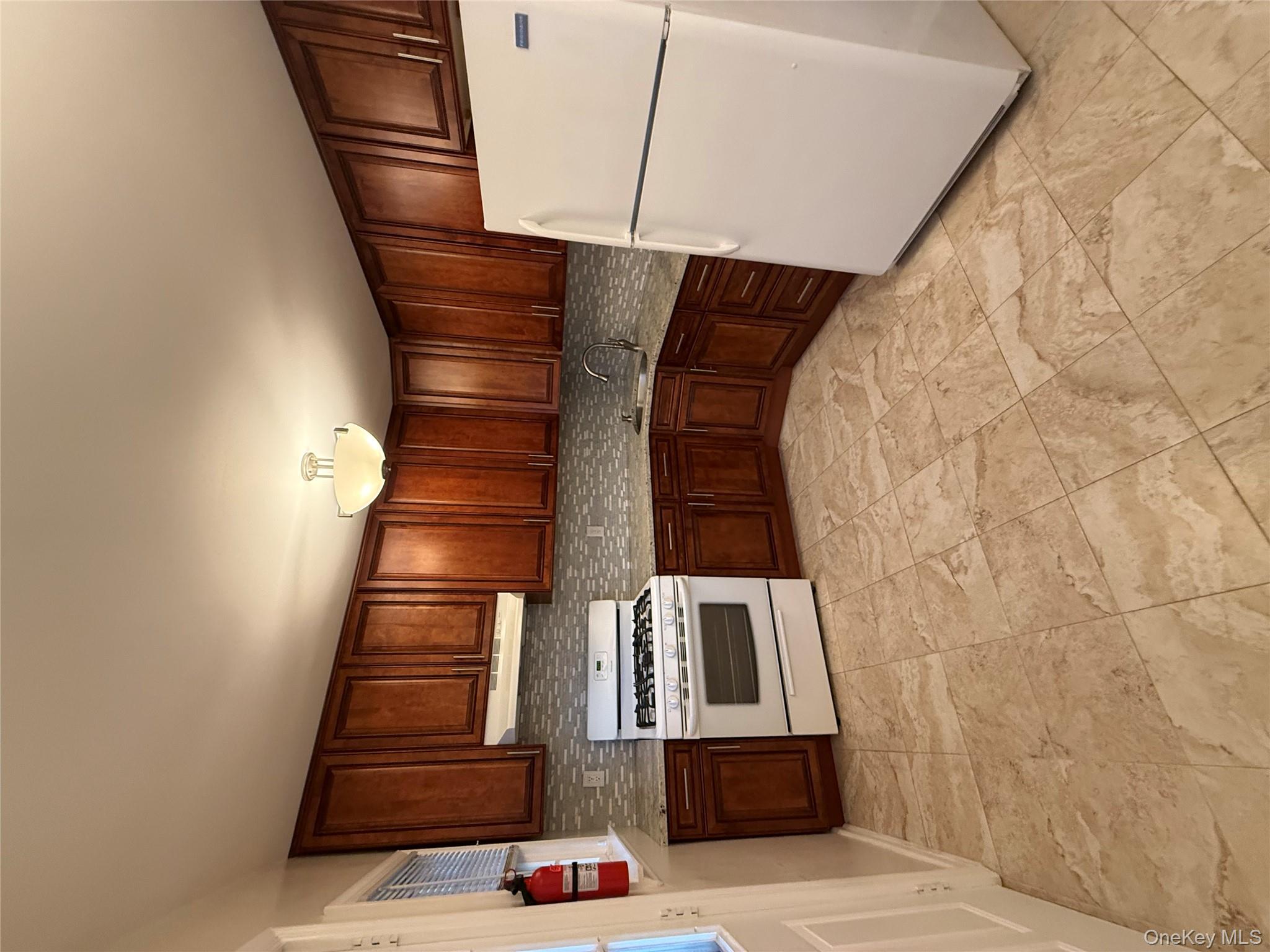 #2 photo, 956 Cherry Lane, ناسو Floral Park , NY 11001