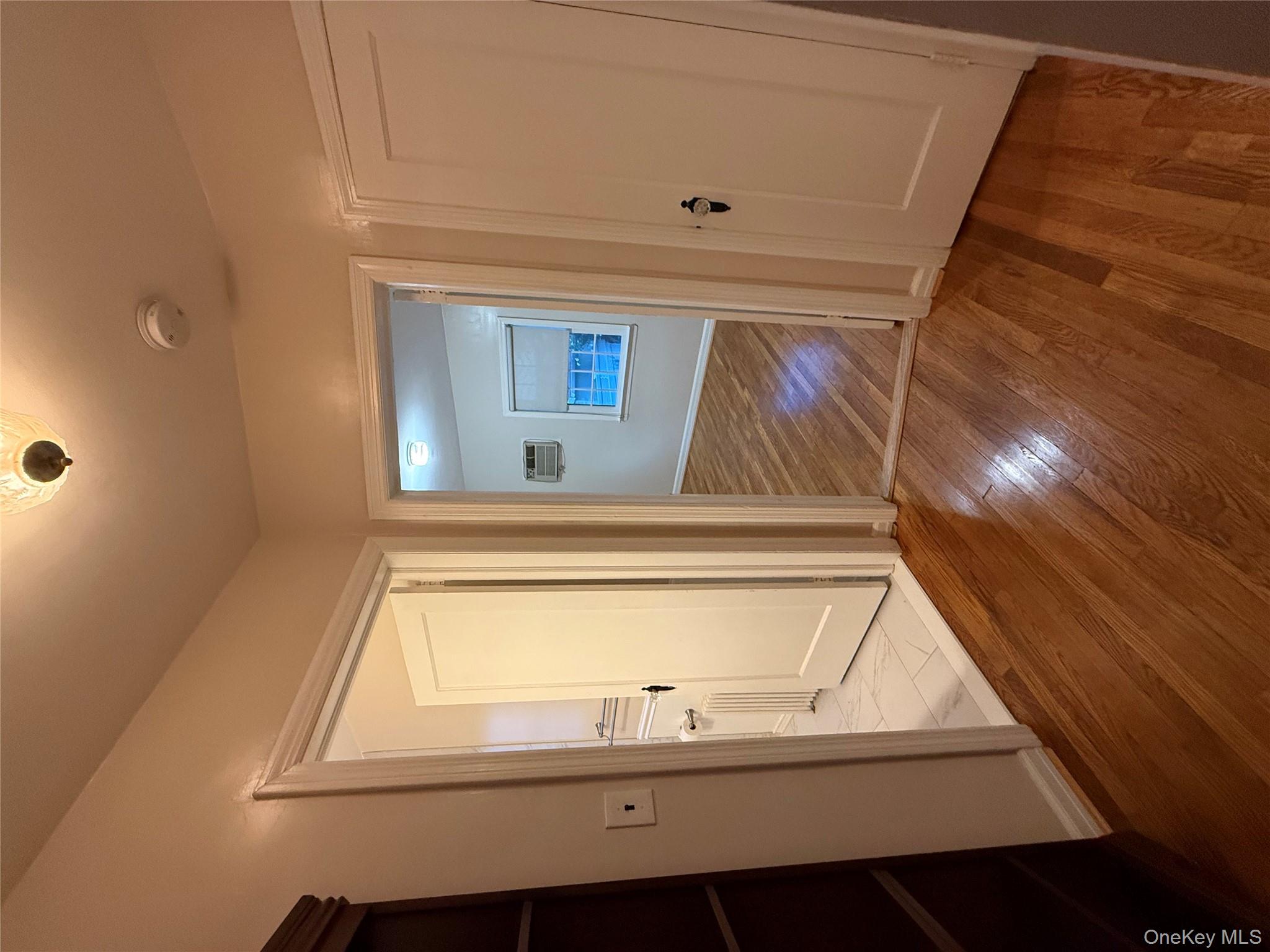 #7 photo, 956 Cherry Lane, ناسو Floral Park , NY 11001