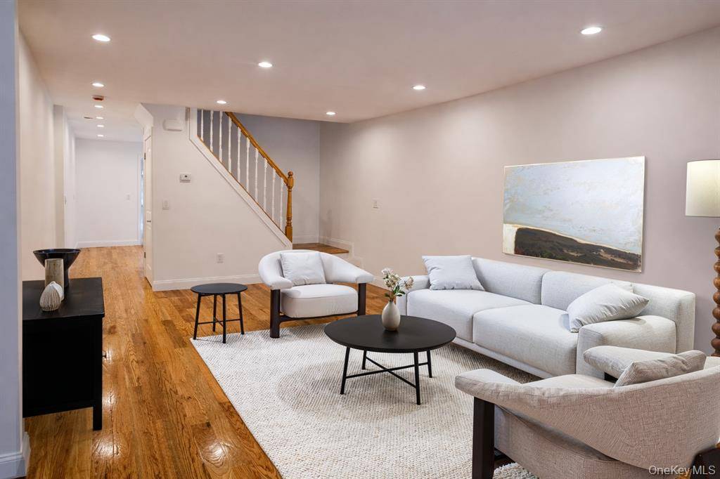 #3 photo, 153-02 Foch Blvd, जमैका Jamaica , NY 11434