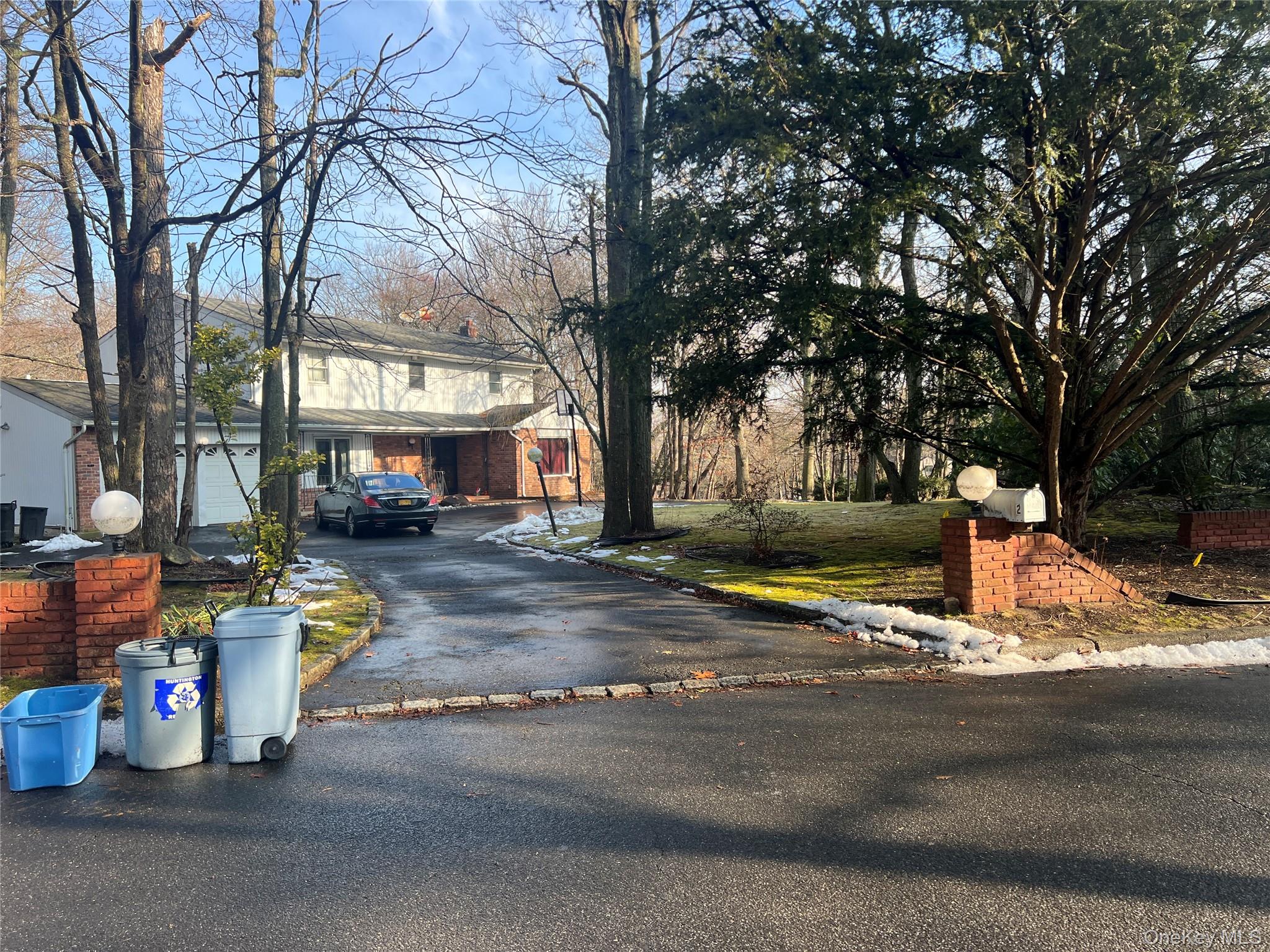 #1 photo, 2 Herter Place, מחוז סאפוק Dix Hills , NY 11746