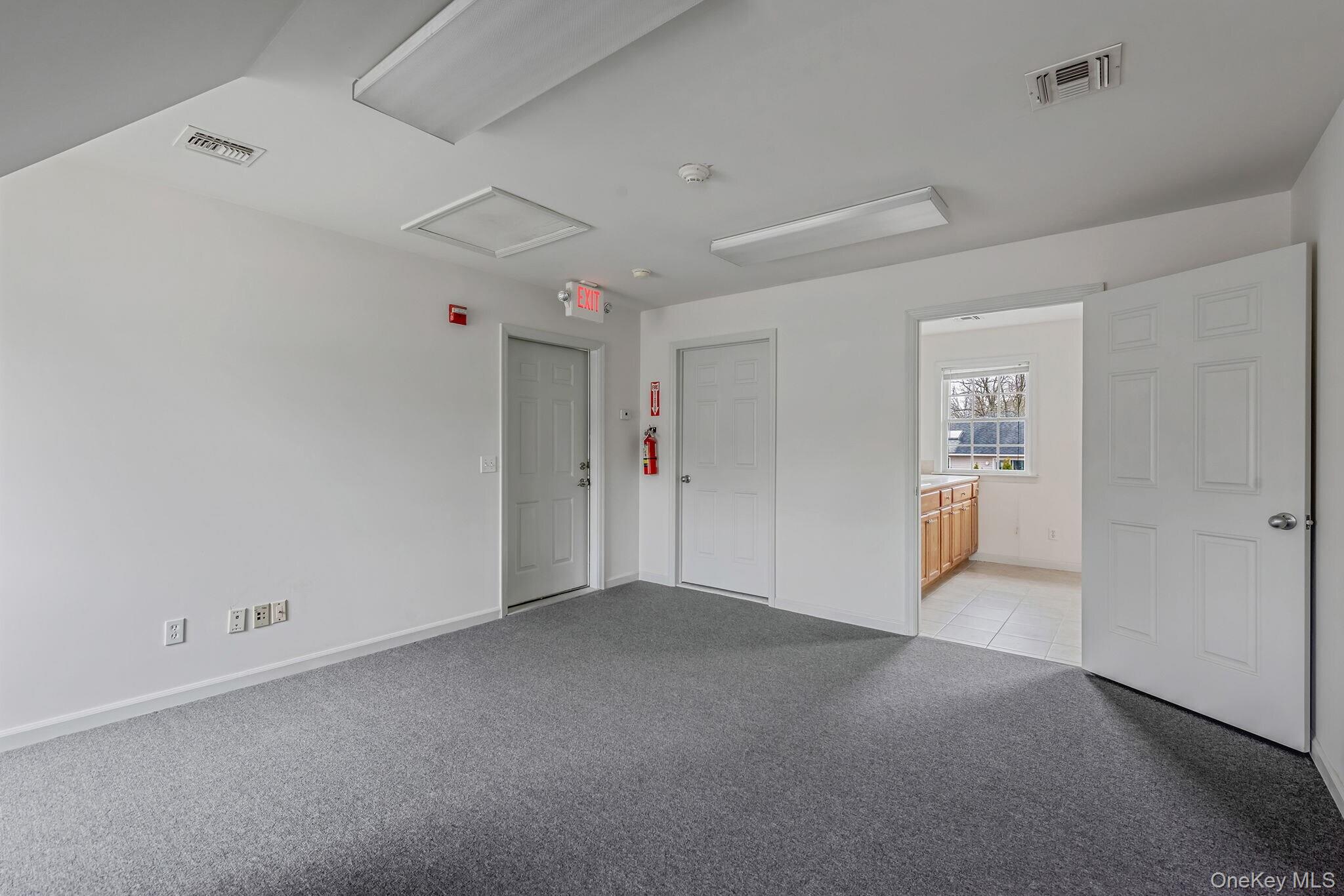 #8 photo, 1360 Montauk Highway, 东长岛 Mastic , NY 11950